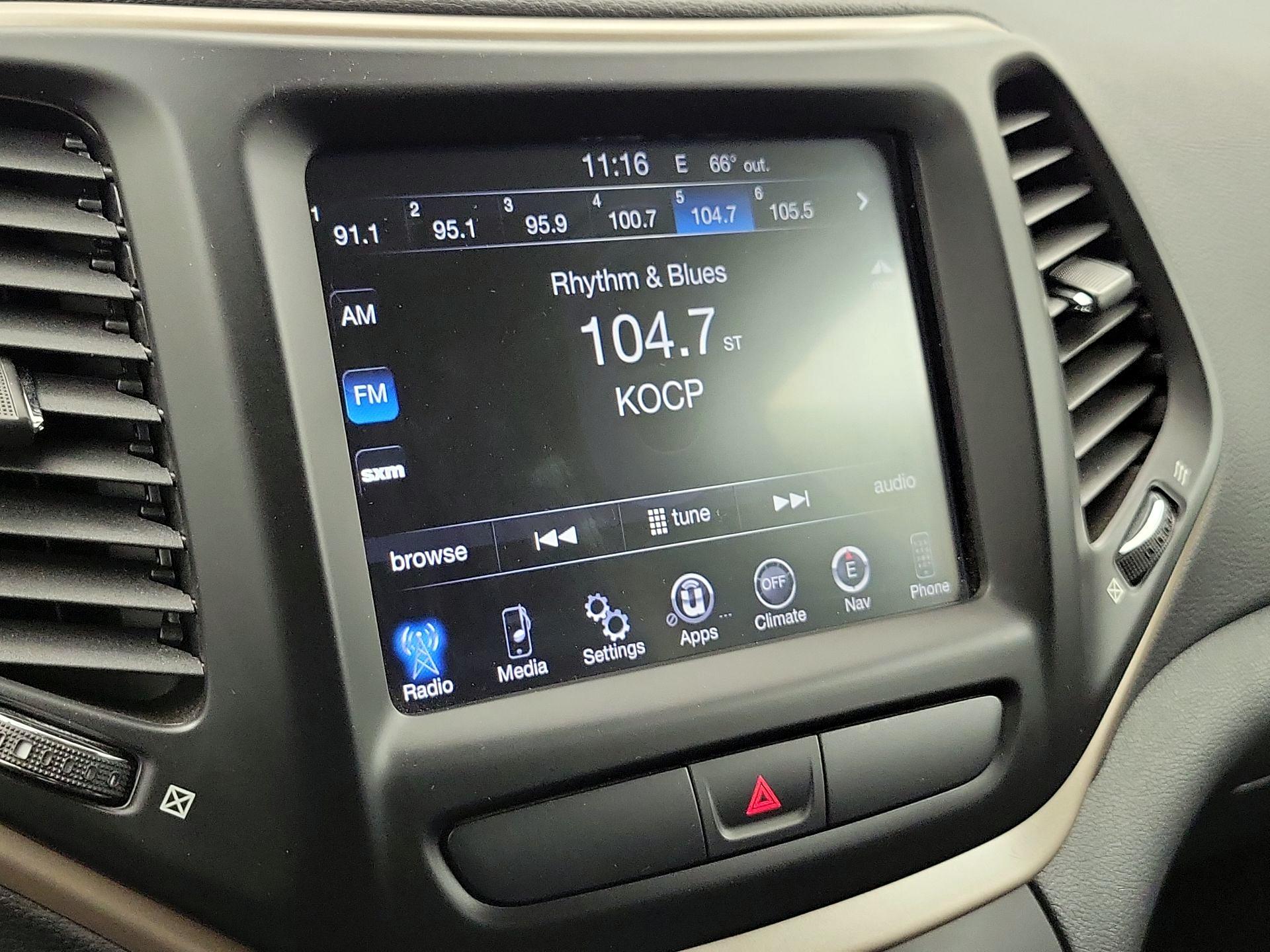 Thumbnail: 2017 Jeep Cherokee - 16