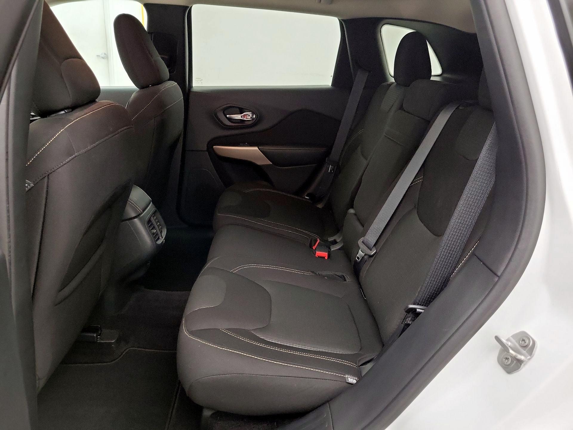 Thumbnail: 2017 Jeep Cherokee - 20