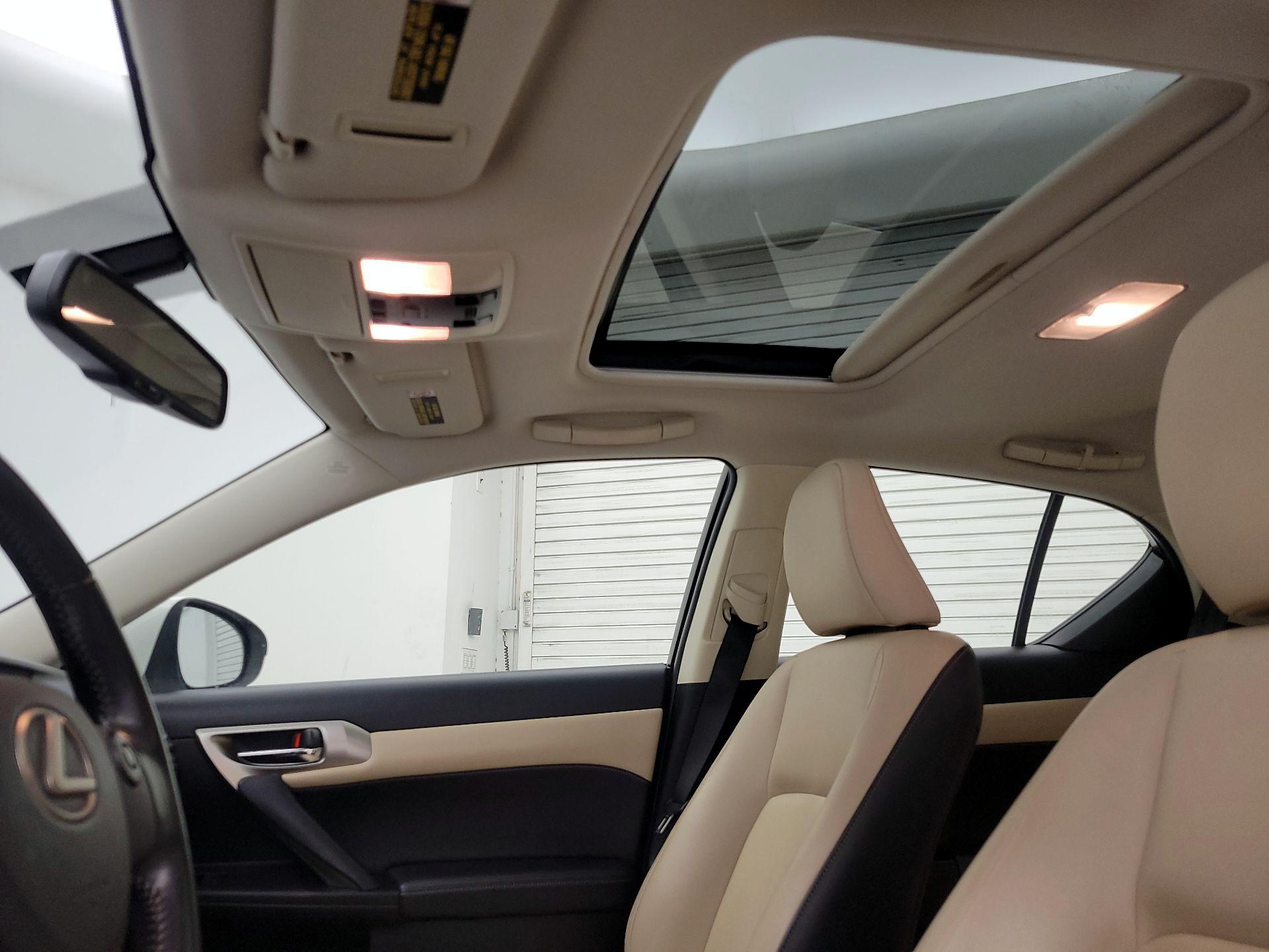 Thumbnail: 2017 Lexus CT - 18