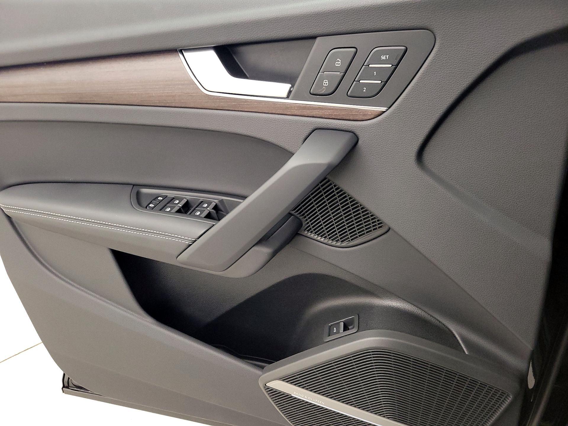 Thumbnail: 2025 Audi Q5 - 12