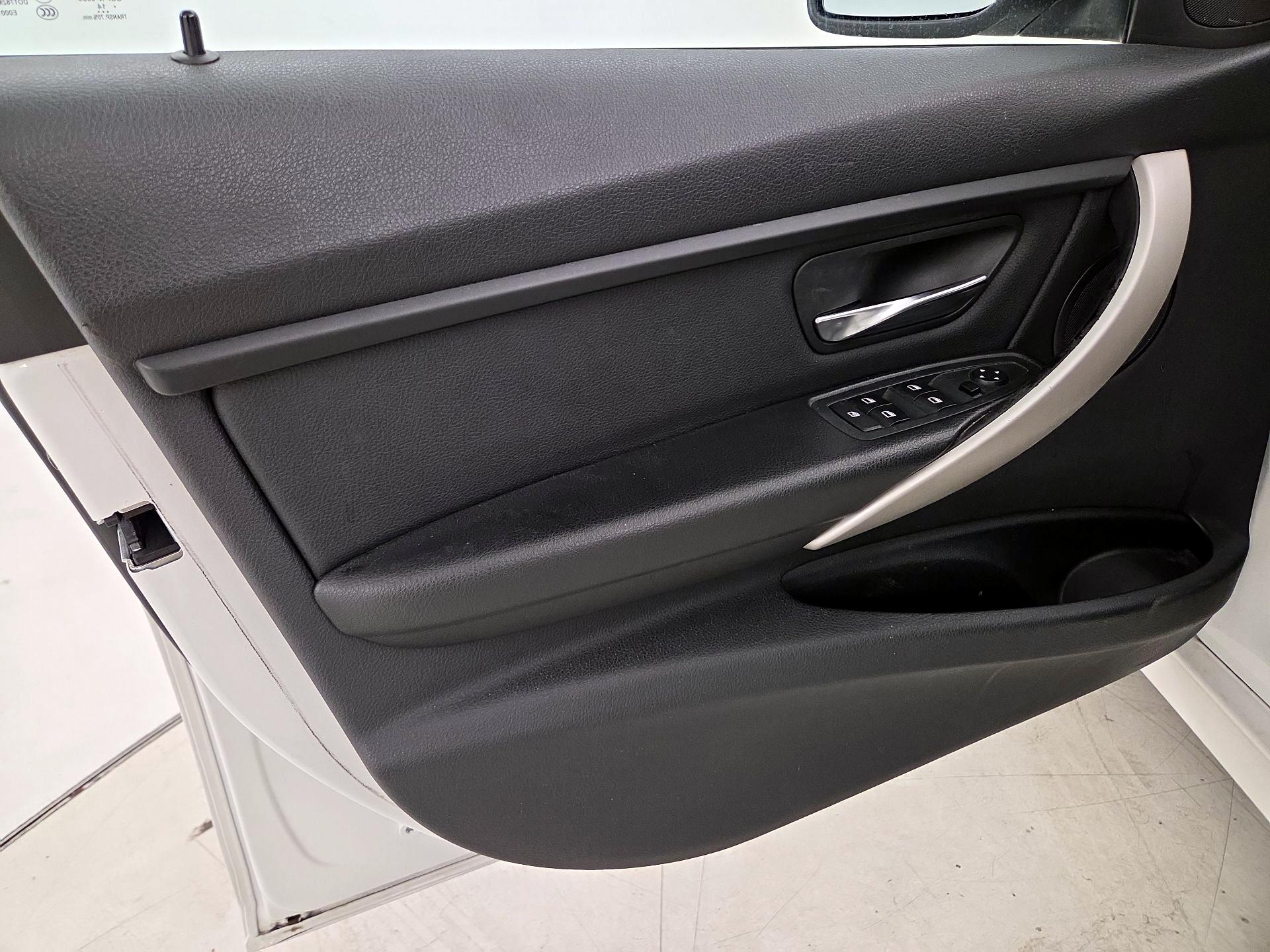 Thumbnail: 2015 BMW 3 Series - 12