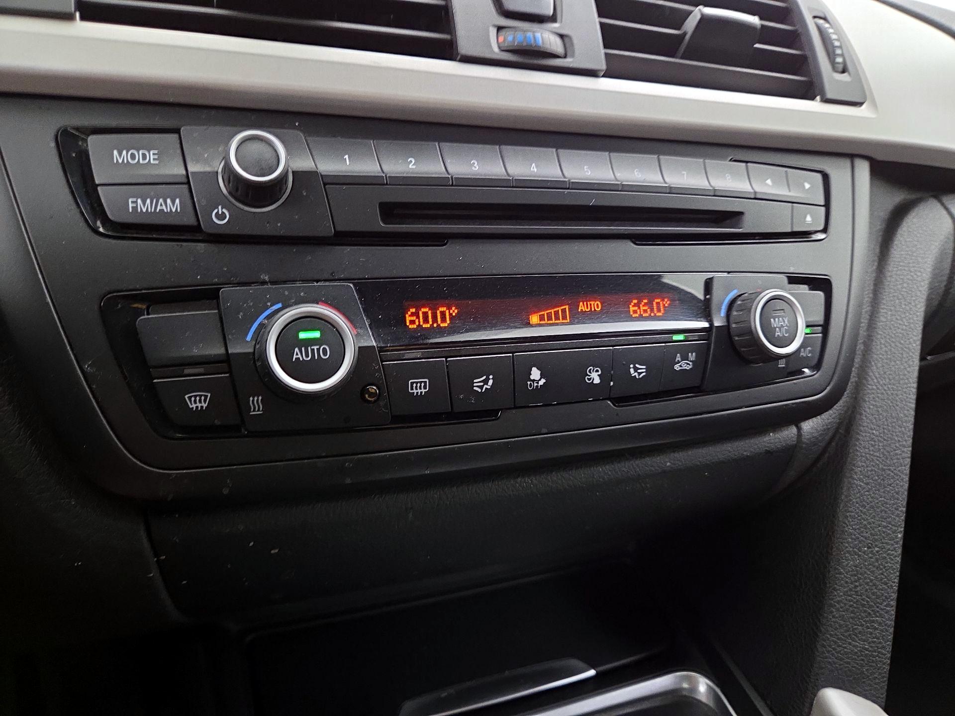 Thumbnail: 2015 BMW 3 Series - 16