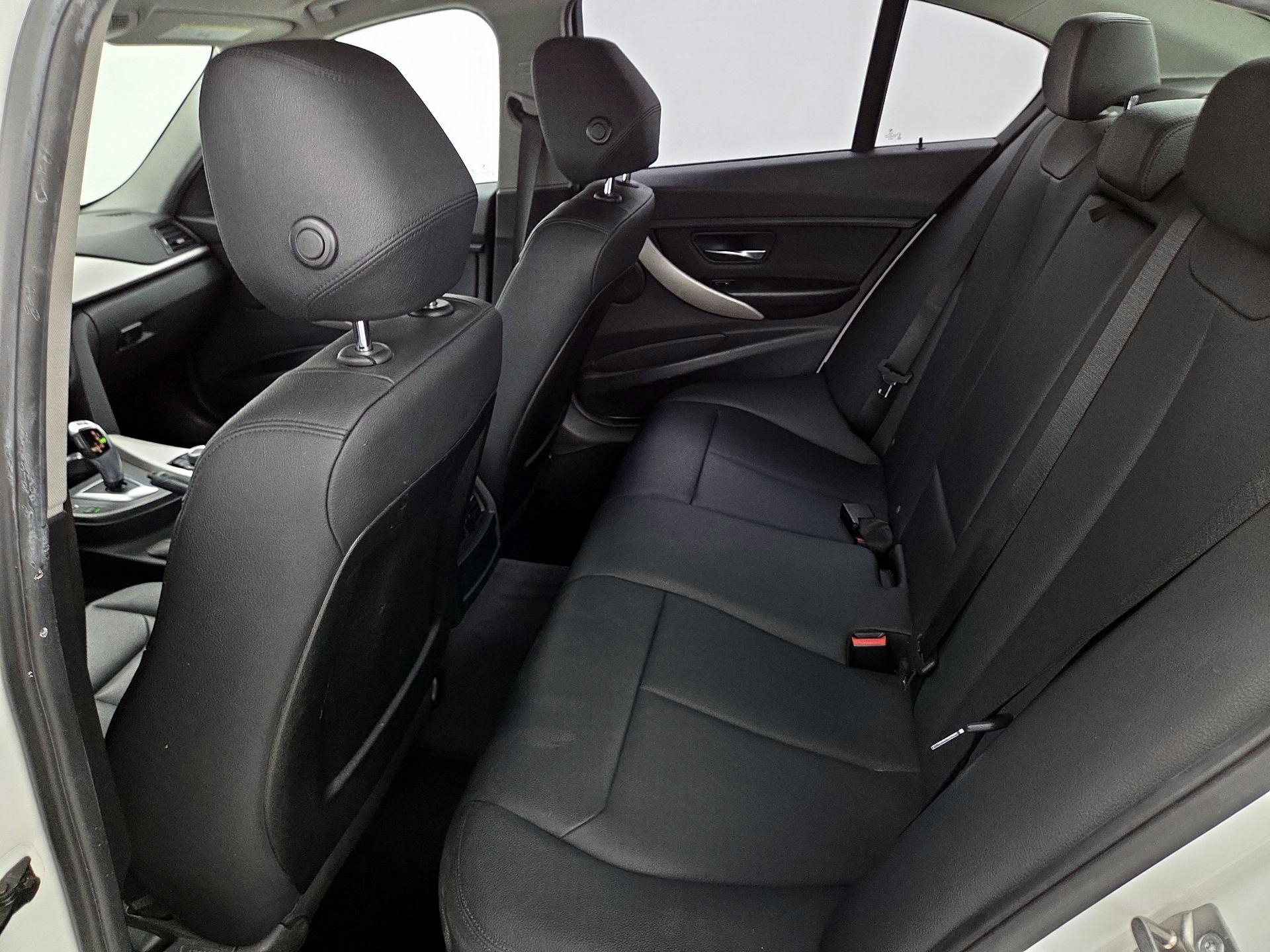 Thumbnail: 2015 BMW 3 Series - 18