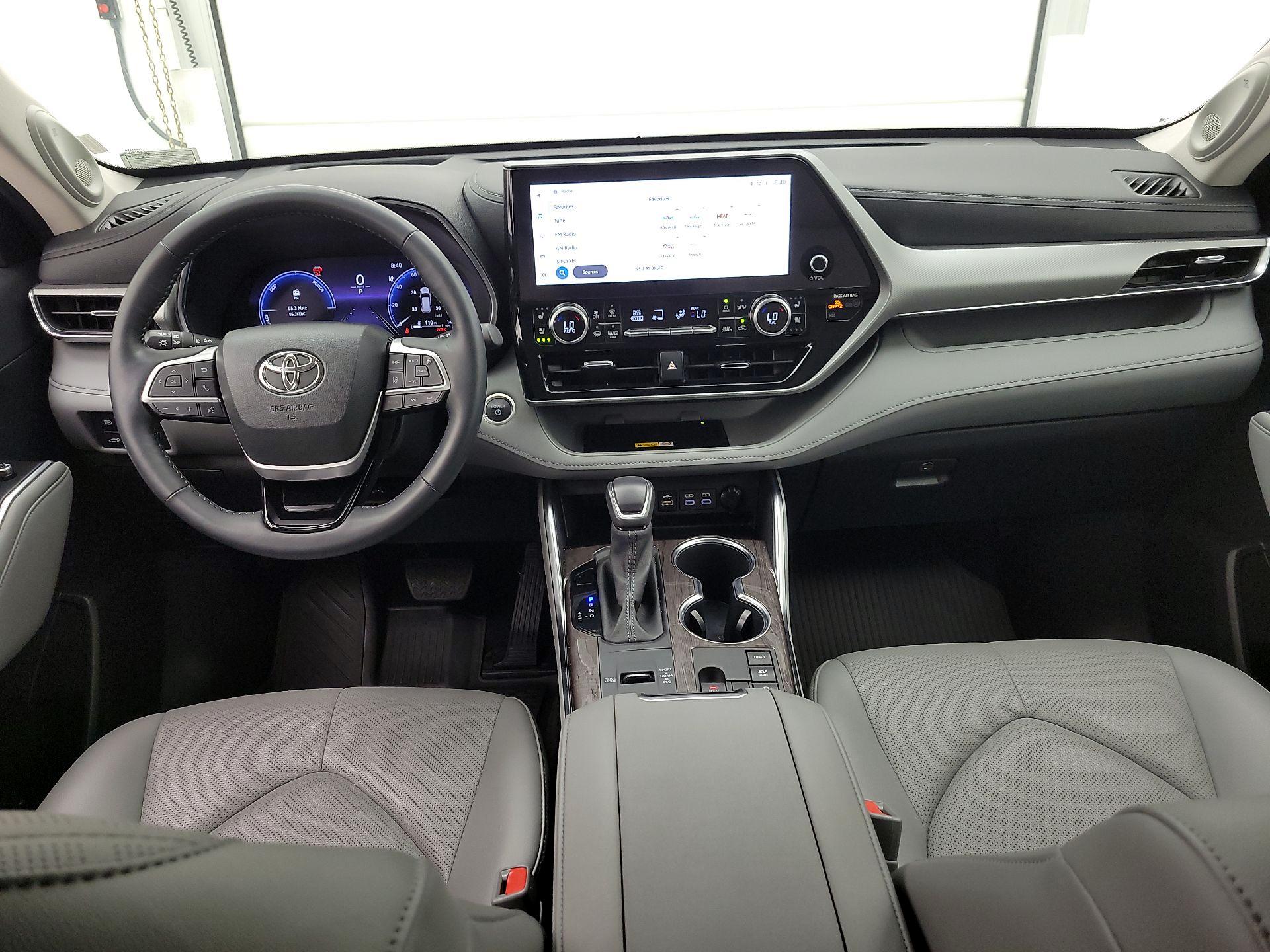 Thumbnail: 2024 Toyota Highlander - 9