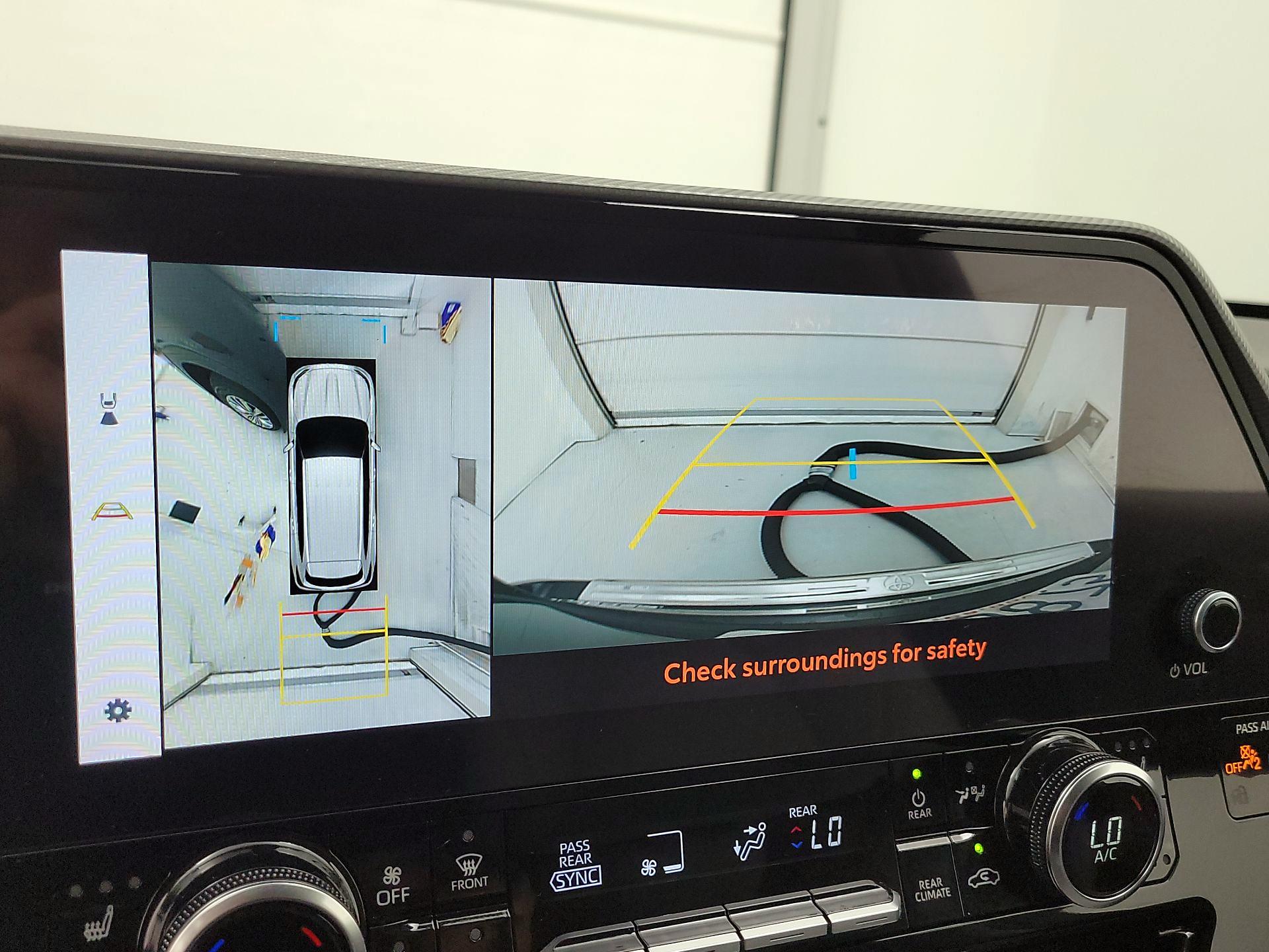 Thumbnail: 2024 Toyota Highlander - 14