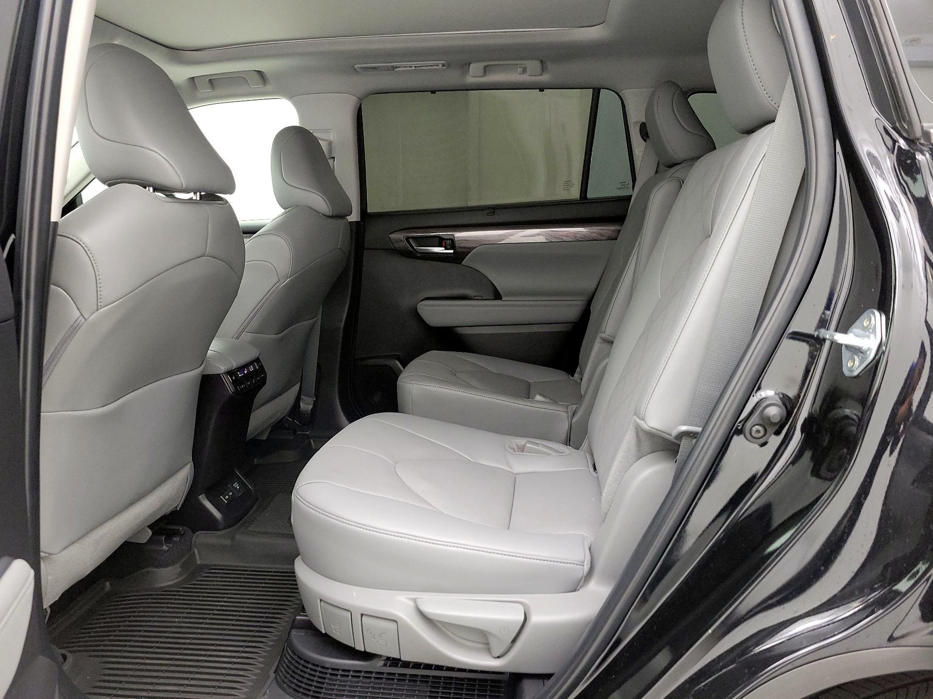 Thumbnail: 2024 Toyota Highlander - 19