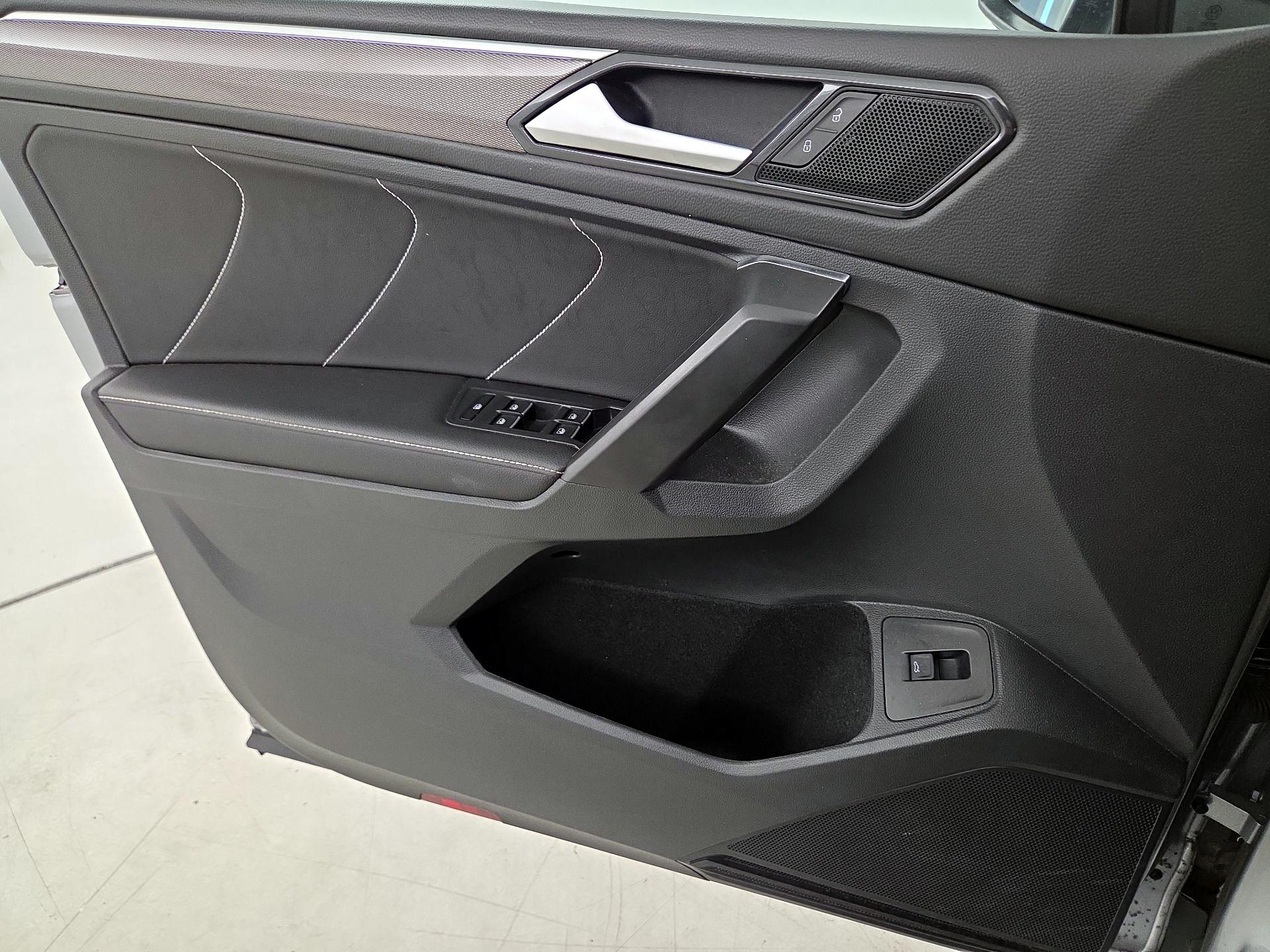 Thumbnail: 2023 Volkswagen Tiguan - 12