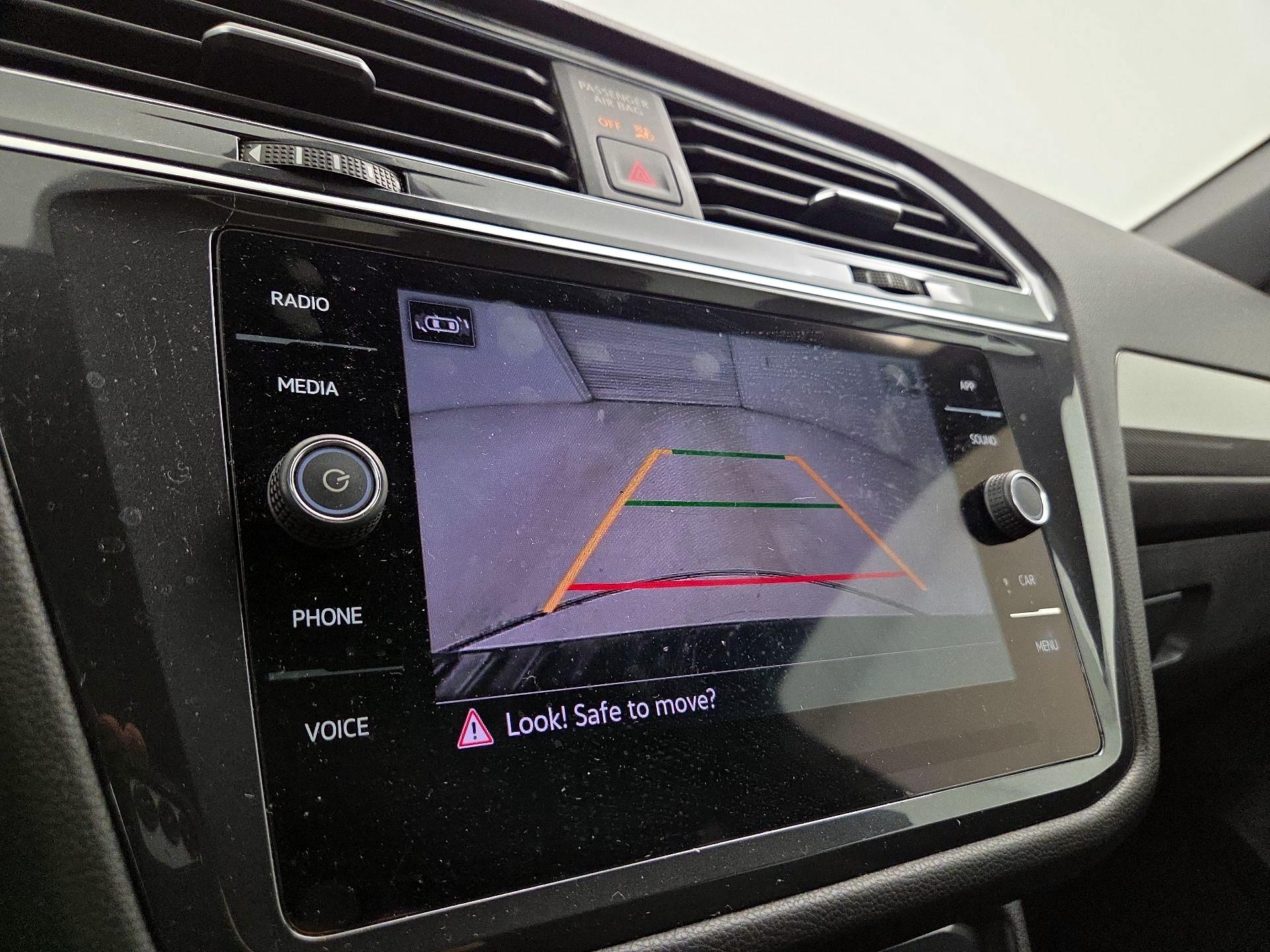 Thumbnail: 2023 Volkswagen Tiguan - 14