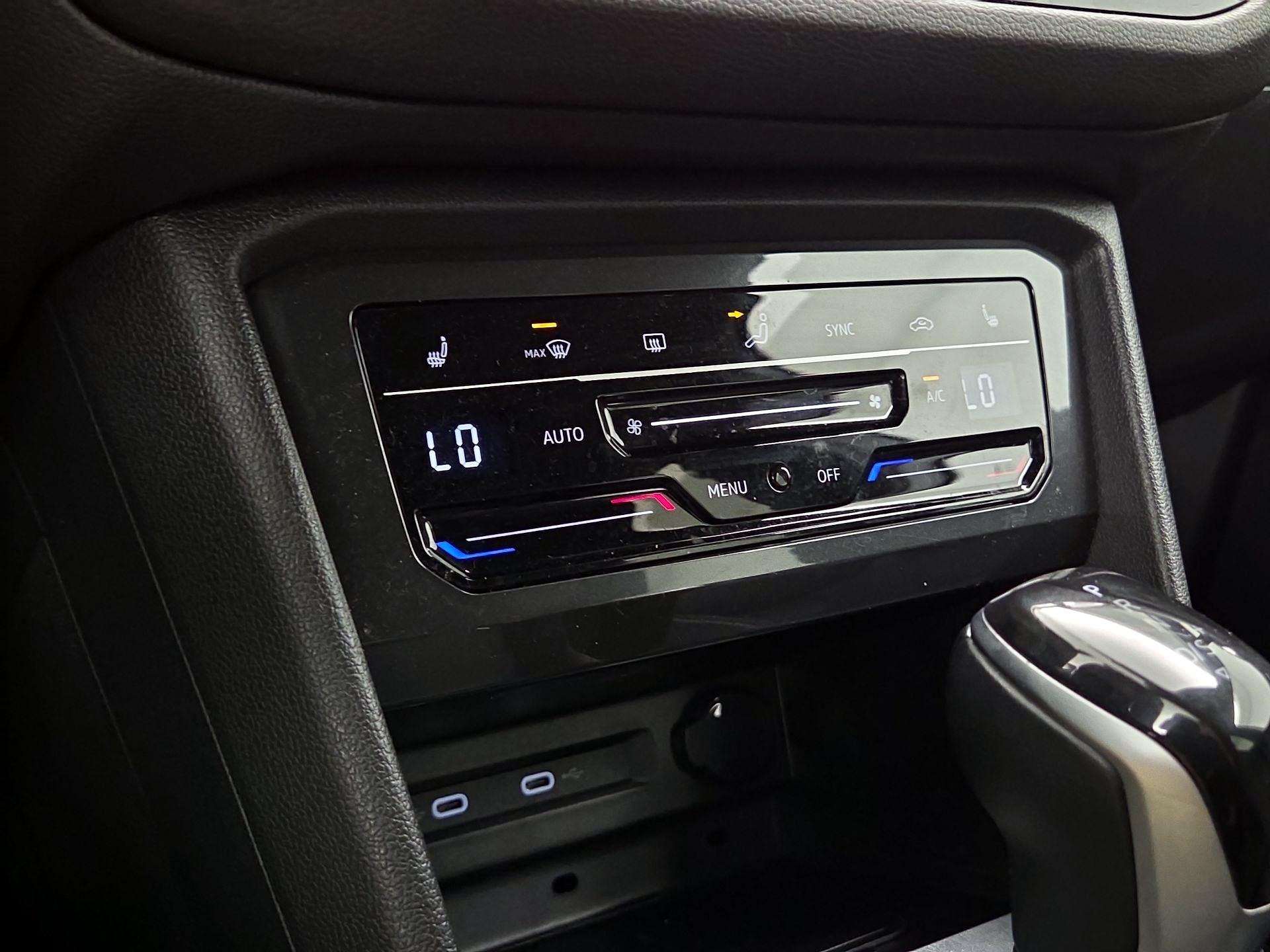 Thumbnail: 2023 Volkswagen Tiguan - 16