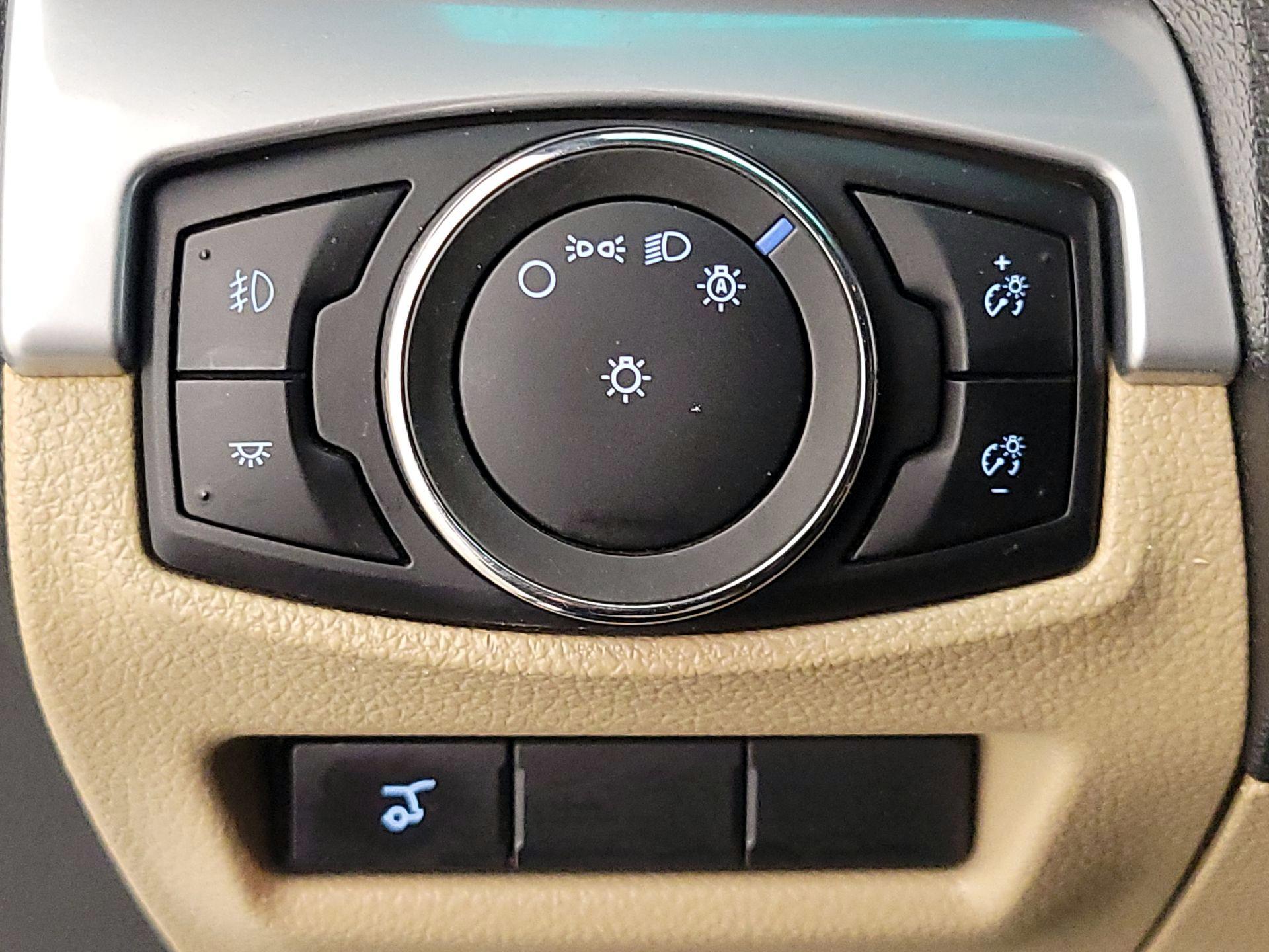 Thumbnail: 2016 Ford Explorer - 13