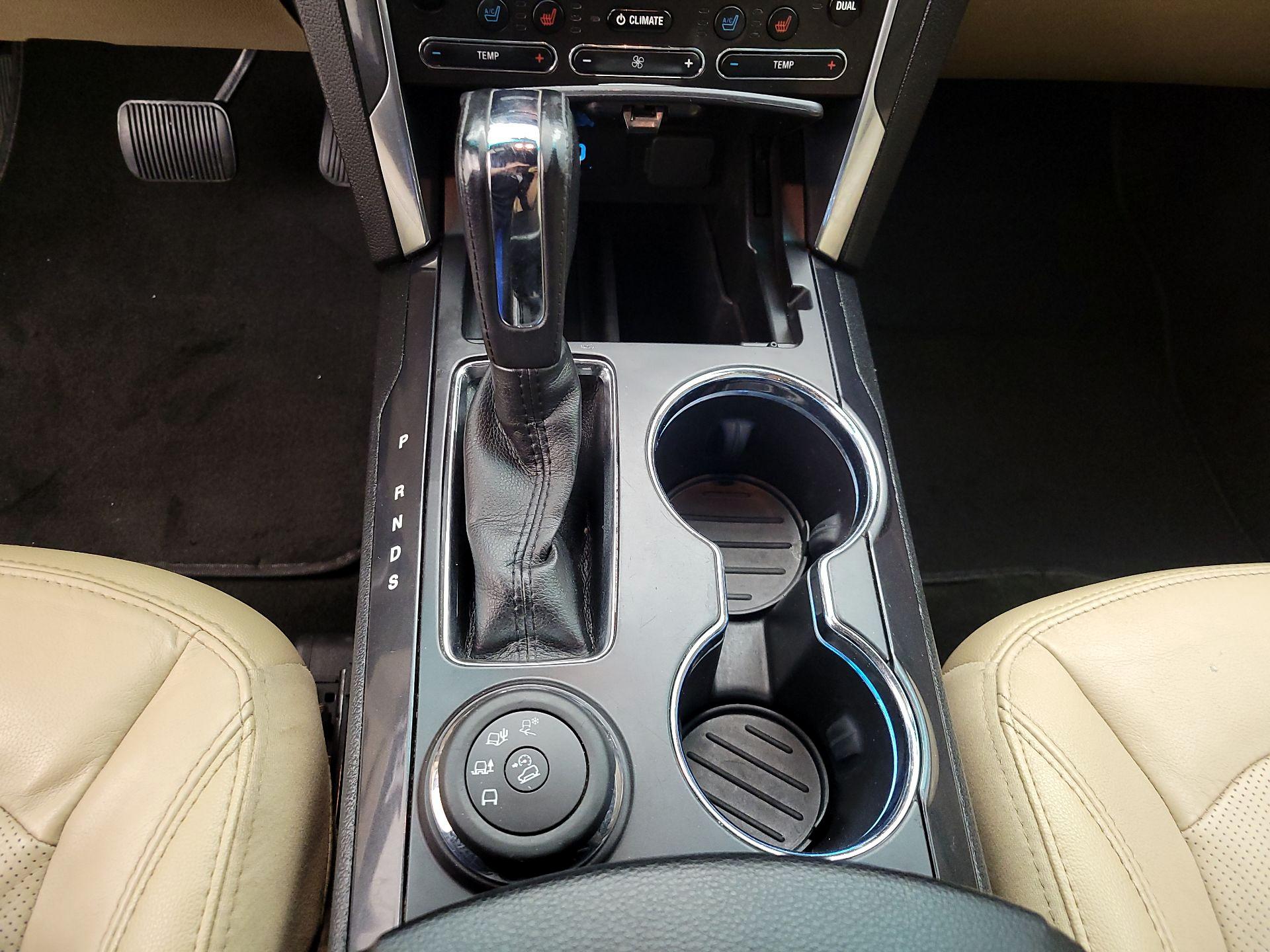 Thumbnail: 2016 Ford Explorer - 17