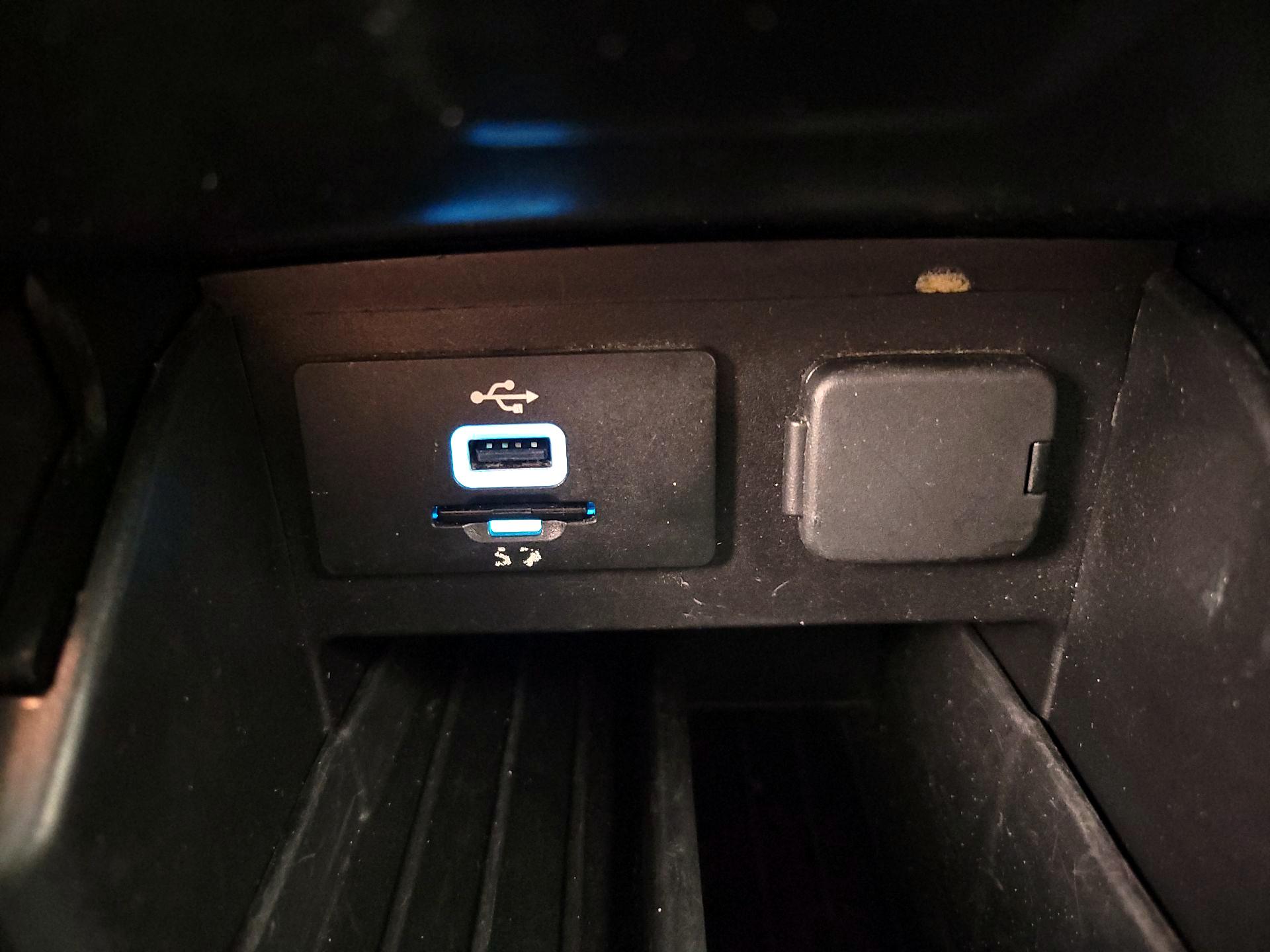 Thumbnail: 2016 Ford Explorer - 18