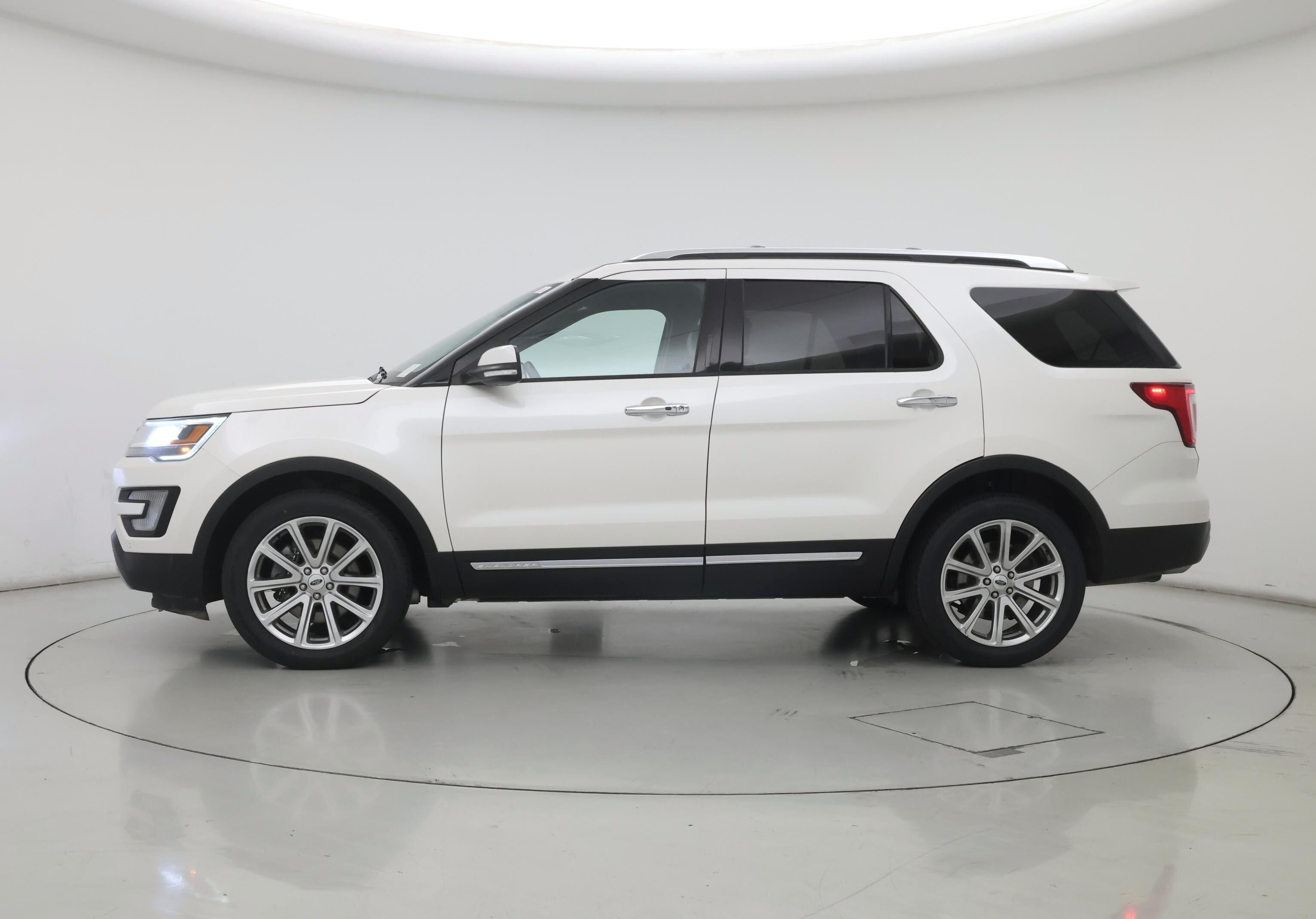 Thumbnail: 2016 Ford Explorer - 3