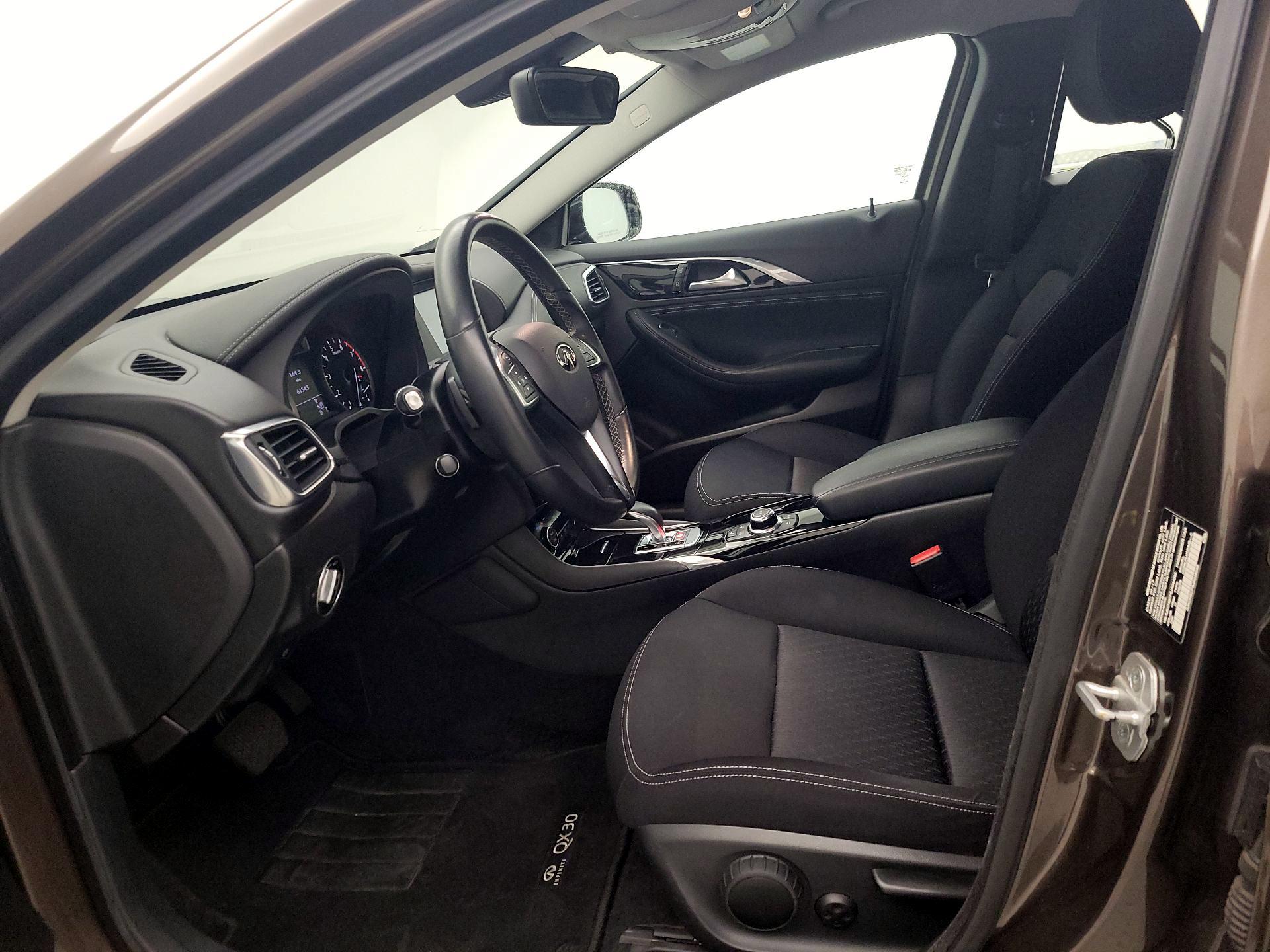 Thumbnail: 2018 INFINITI QX30 - 11