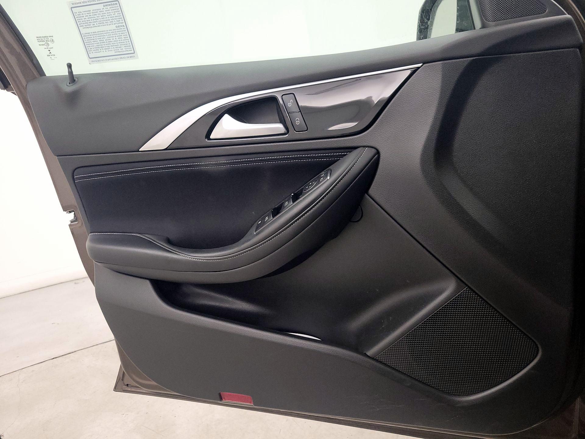 Thumbnail: 2018 INFINITI QX30 - 12