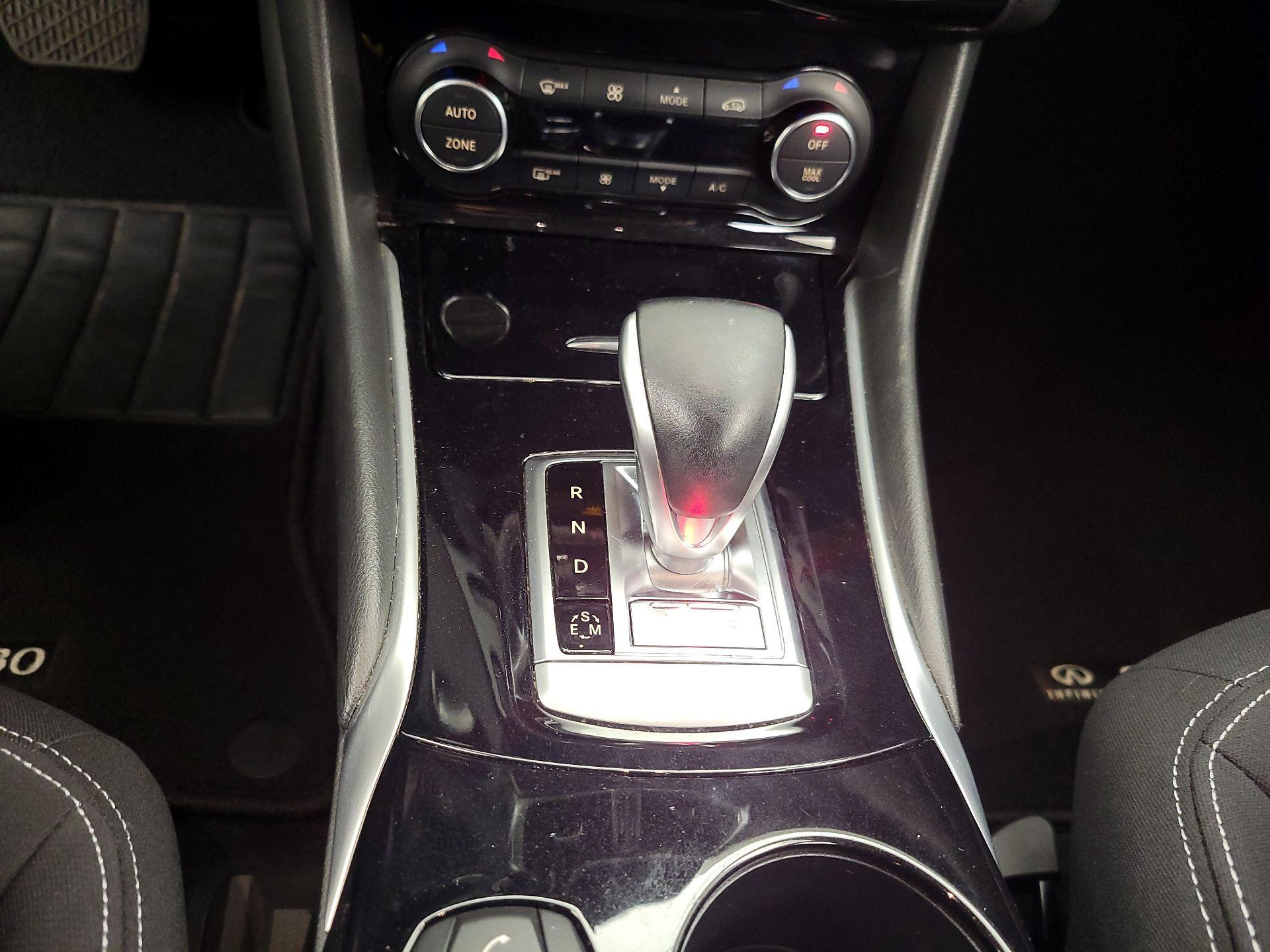 Thumbnail: 2018 INFINITI QX30 - 17