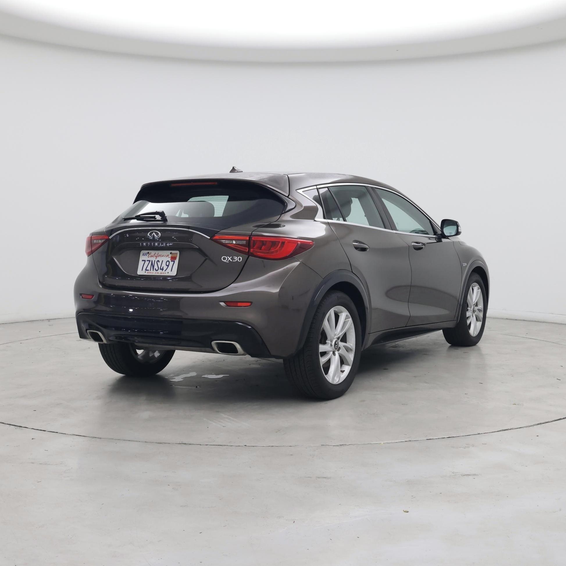 Thumbnail: 2018 INFINITI QX30 - 8