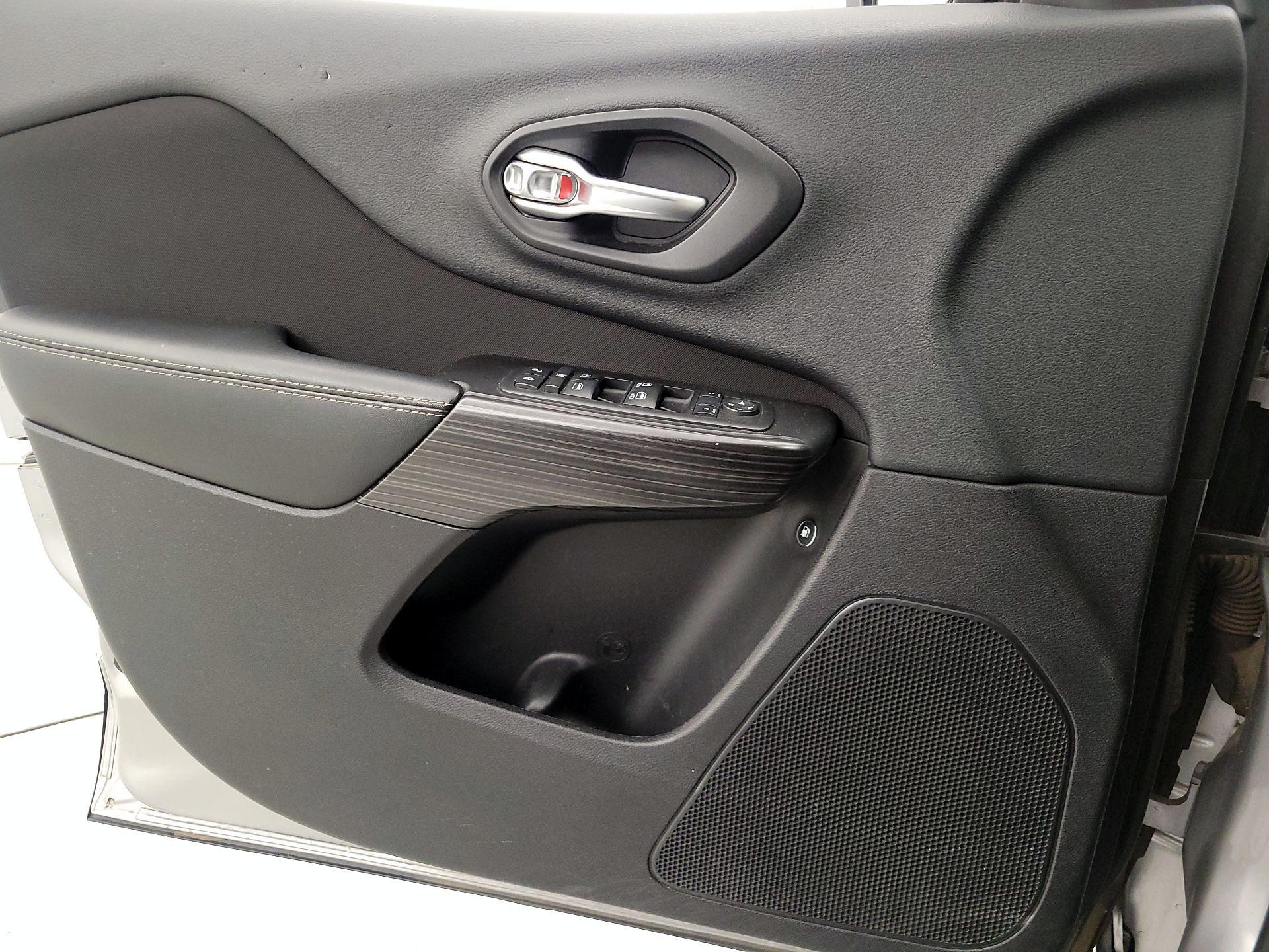 Thumbnail: 2014 Jeep Cherokee - 12