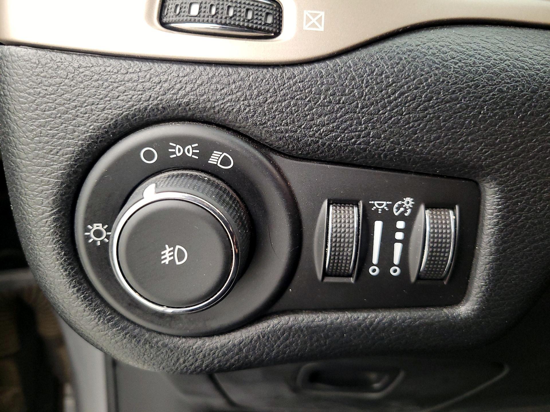 Thumbnail: 2014 Jeep Cherokee - 13