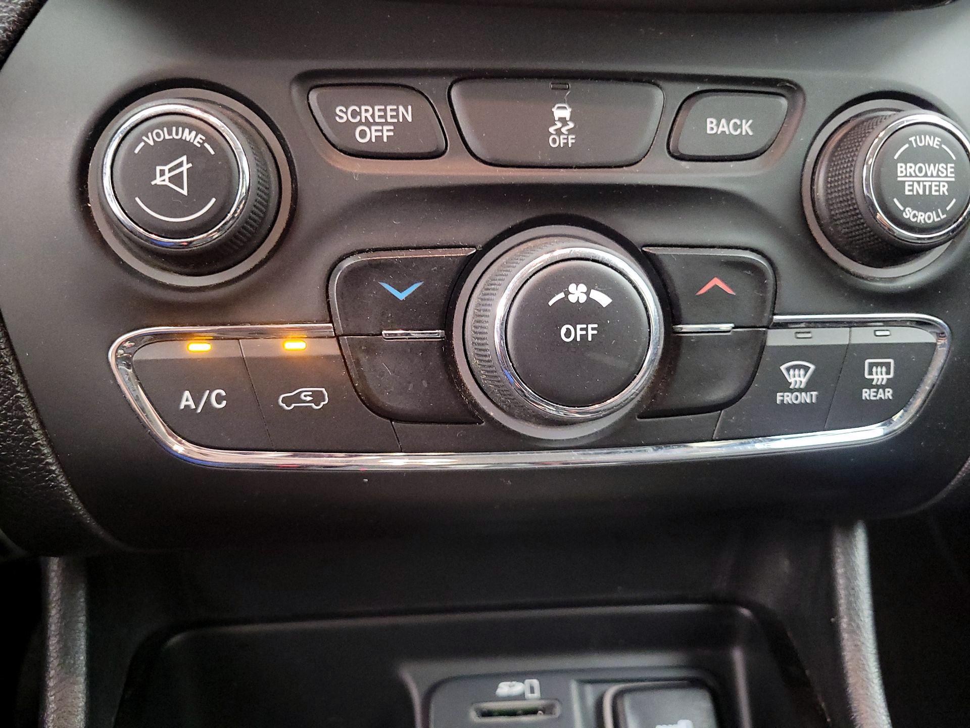 Thumbnail: 2014 Jeep Cherokee - 16