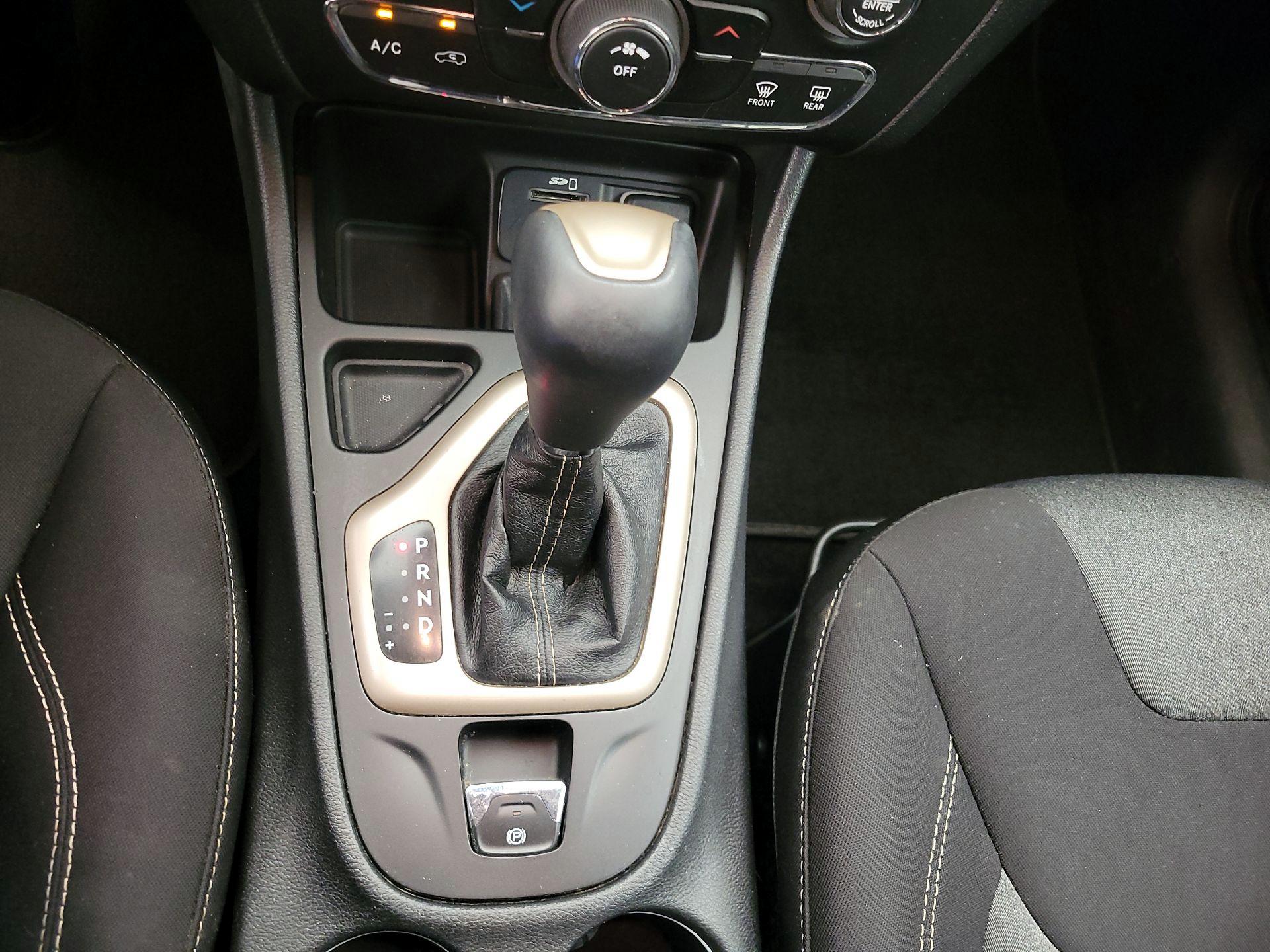 Thumbnail: 2014 Jeep Cherokee - 17