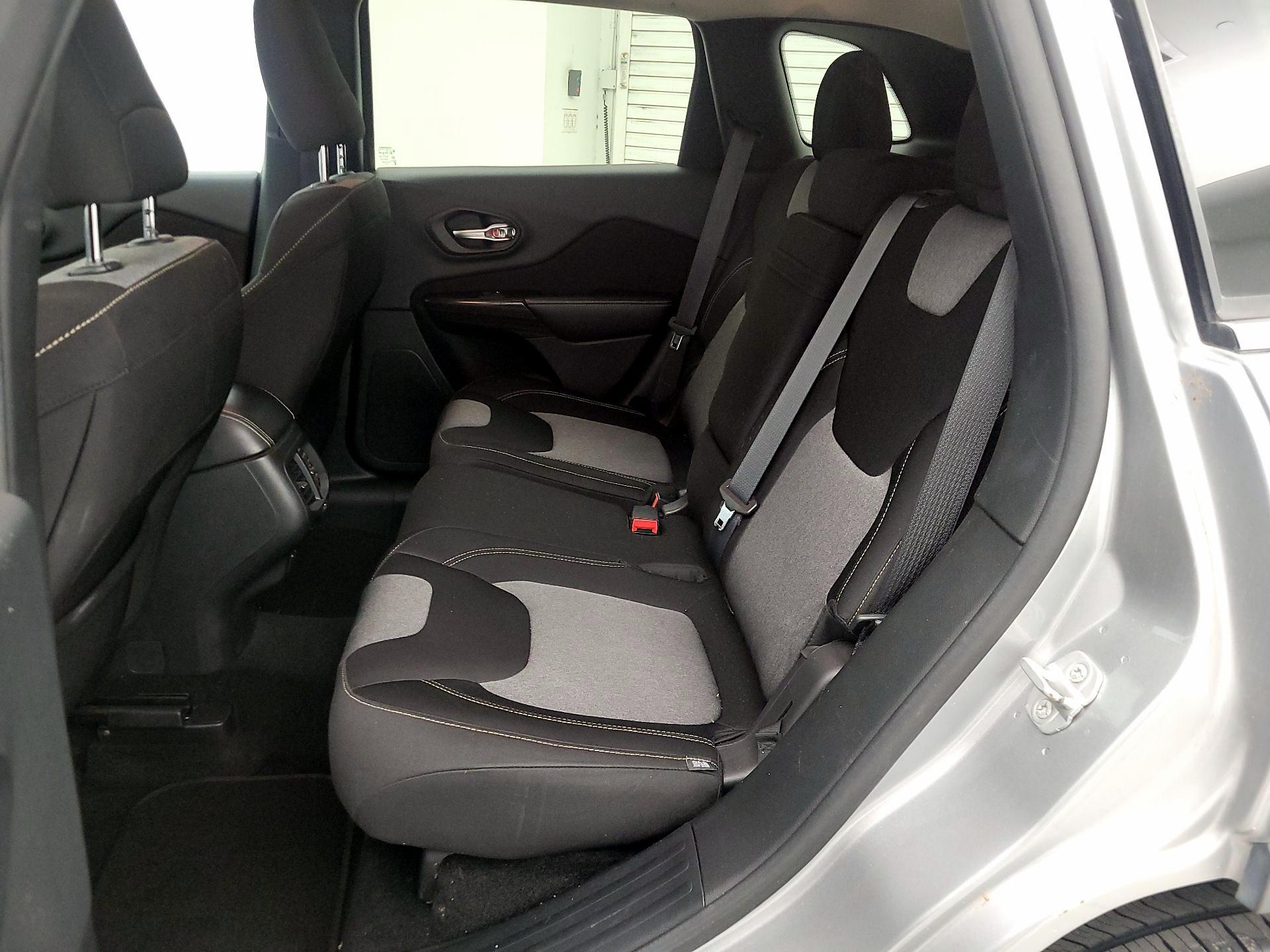 Thumbnail: 2014 Jeep Cherokee - 19