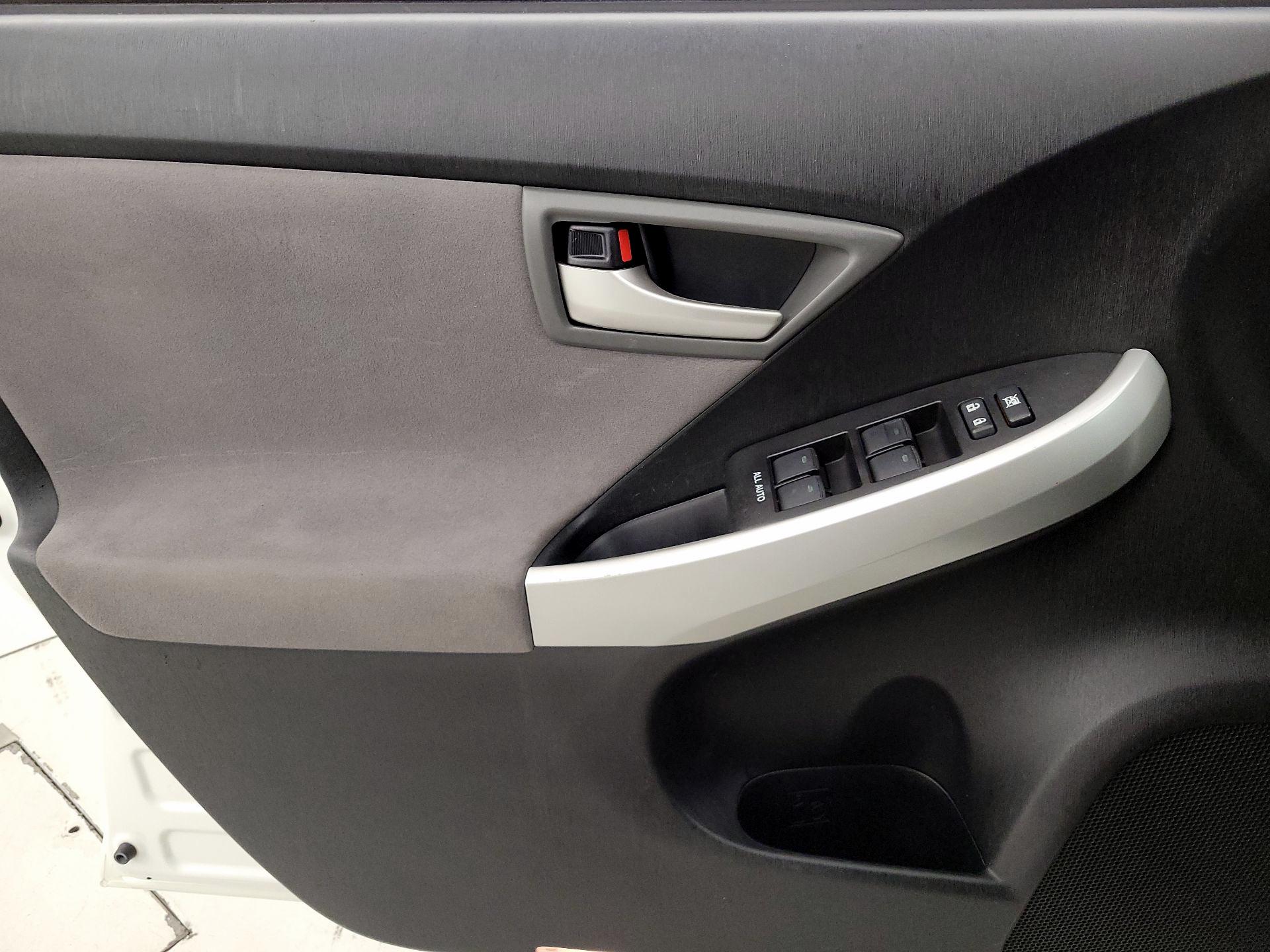 Thumbnail: 2015 Toyota Prius - 12