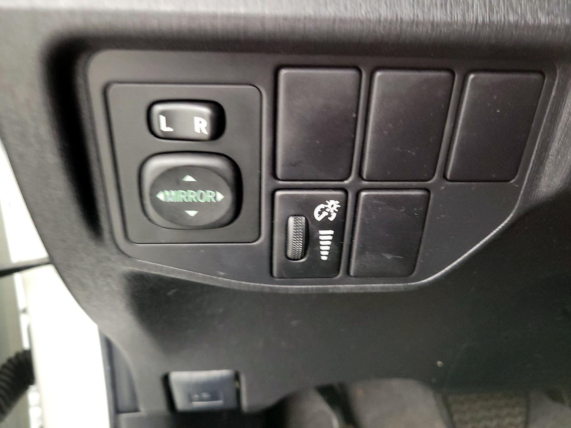 Thumbnail: 2015 Toyota Prius - 13