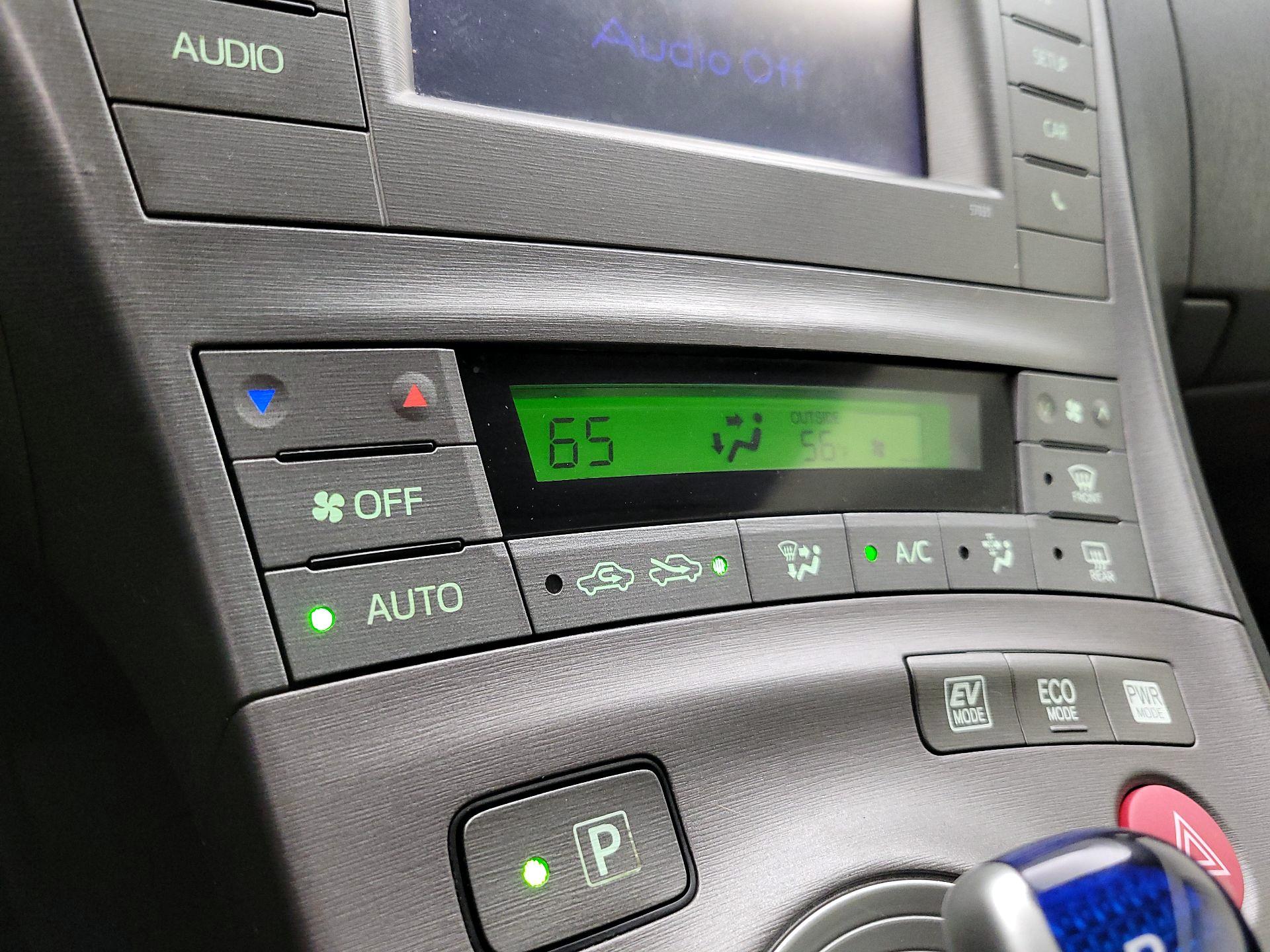 Thumbnail: 2015 Toyota Prius - 16