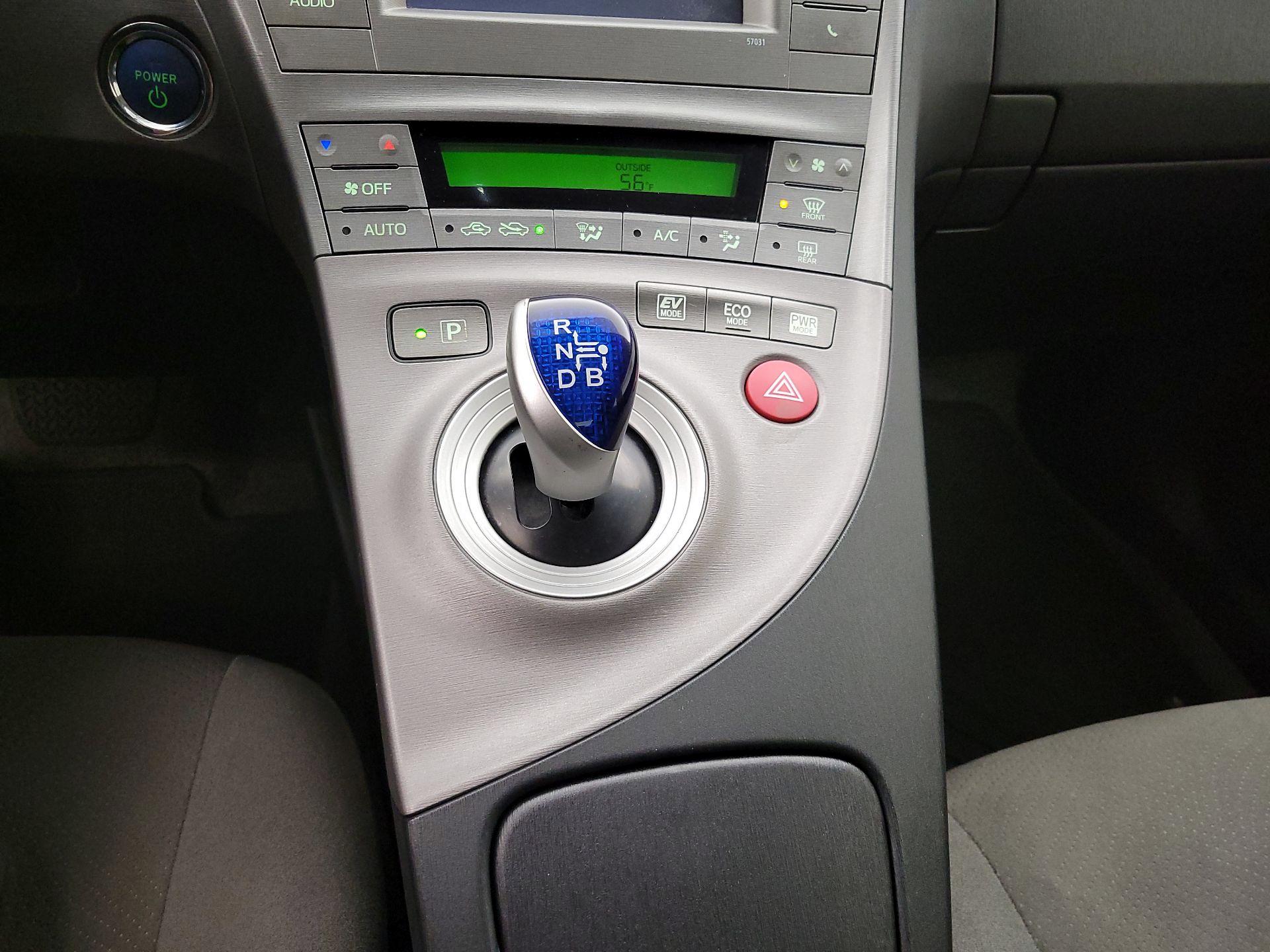 Thumbnail: 2015 Toyota Prius - 17