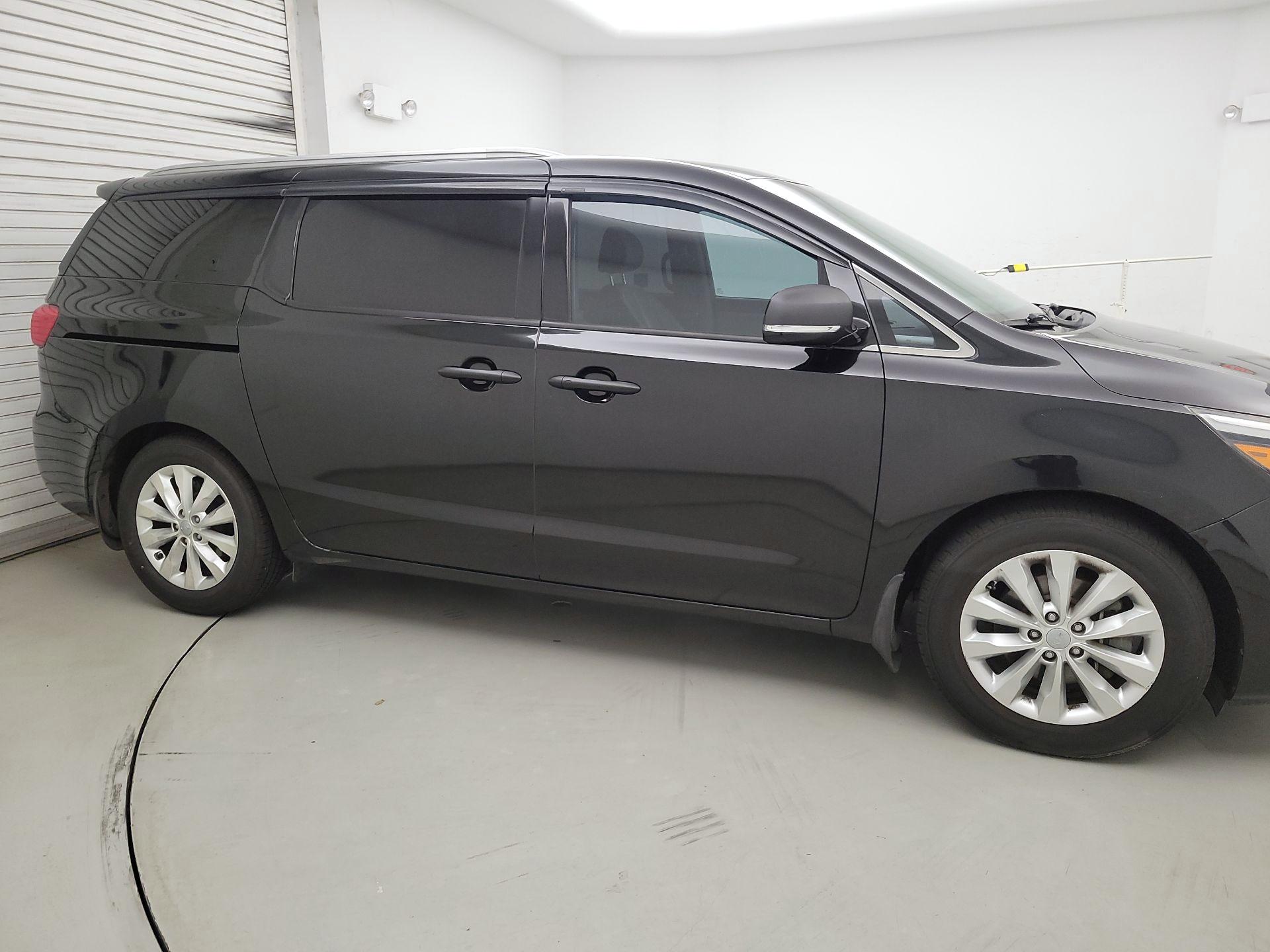 Thumbnail: 2017 Kia Sedona - 4