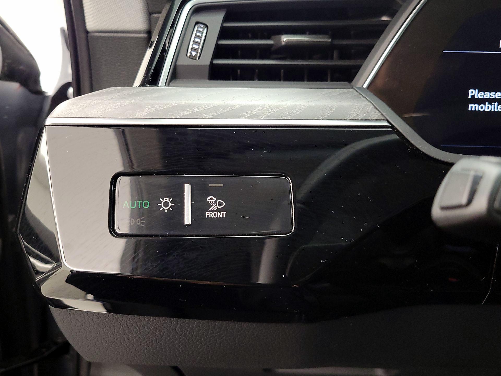 Thumbnail: 2022 Audi e-tron - 13