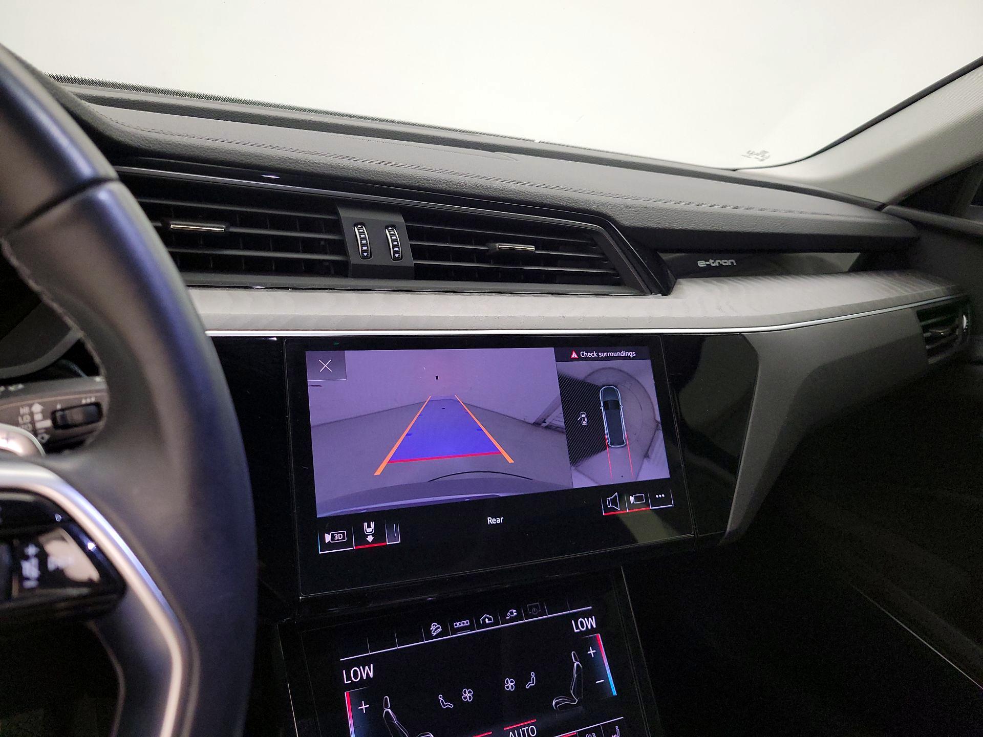 Thumbnail: 2022 Audi e-tron - 15