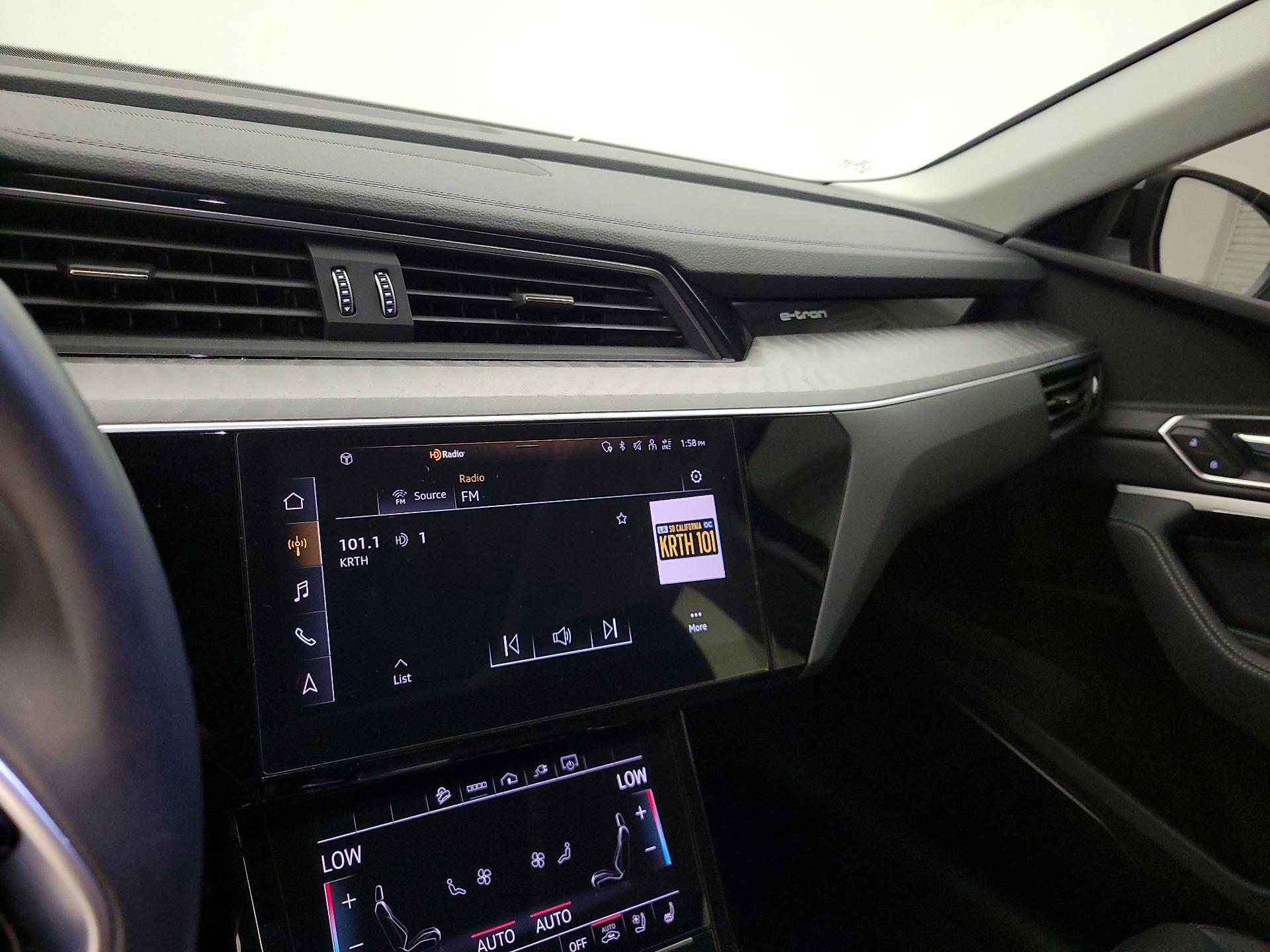 Thumbnail: 2022 Audi e-tron - 16