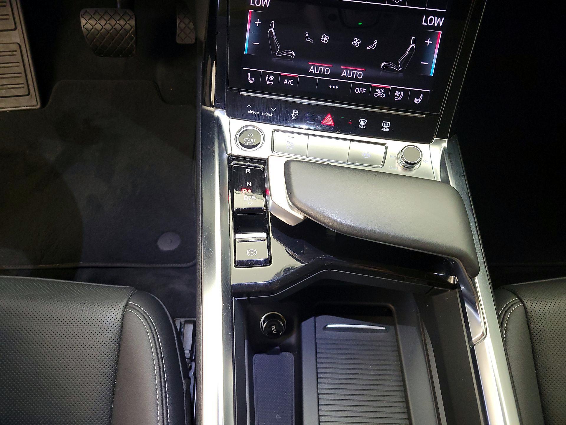 Thumbnail: 2022 Audi e-tron - 18