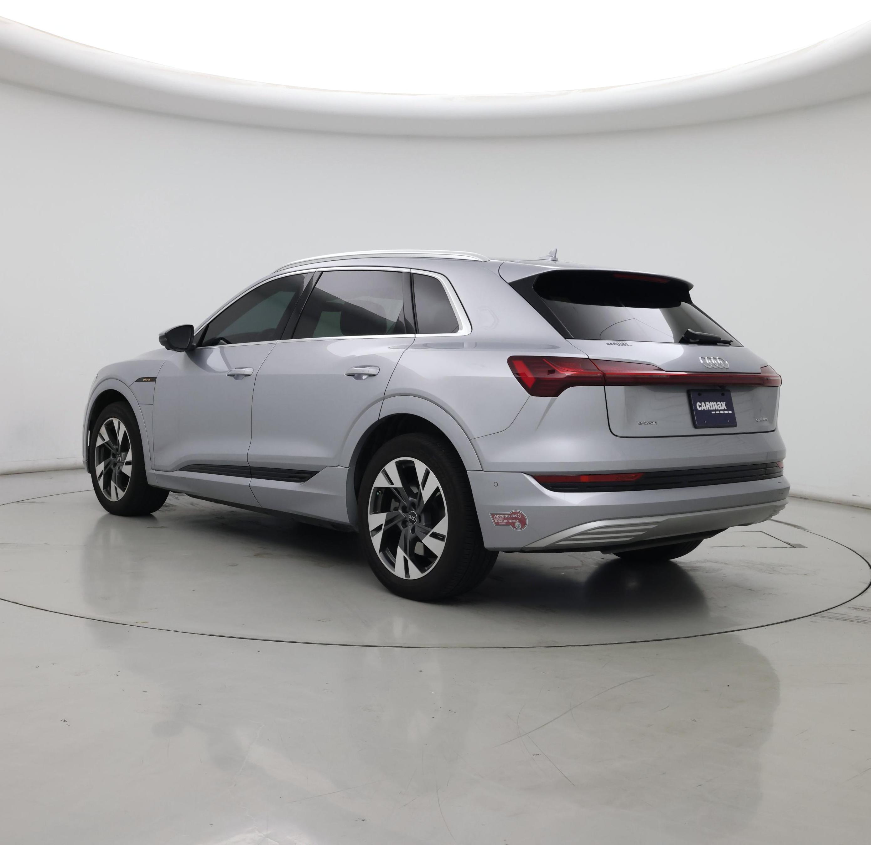 Thumbnail: 2022 Audi e-tron - 2