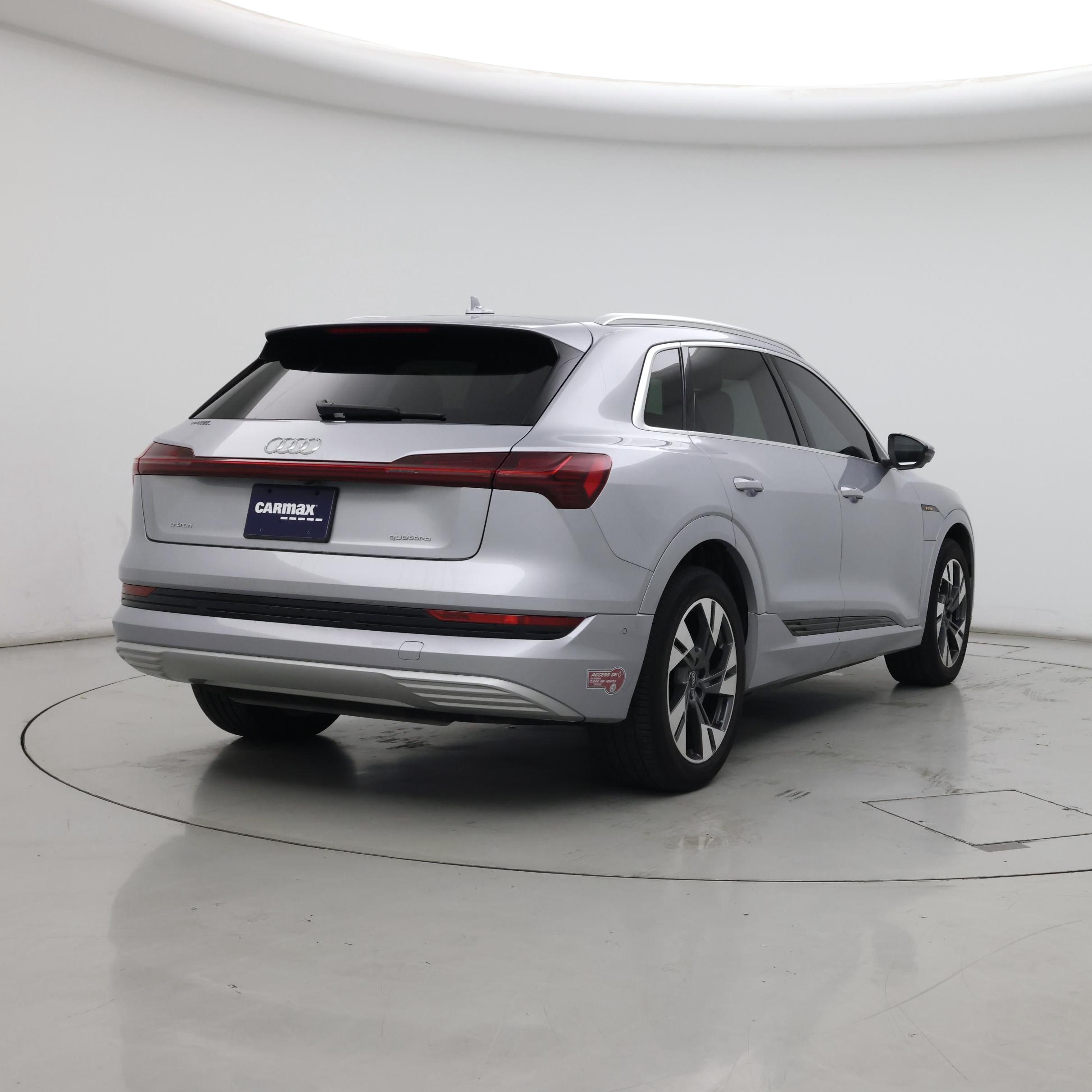 Thumbnail: 2022 Audi e-tron - 8