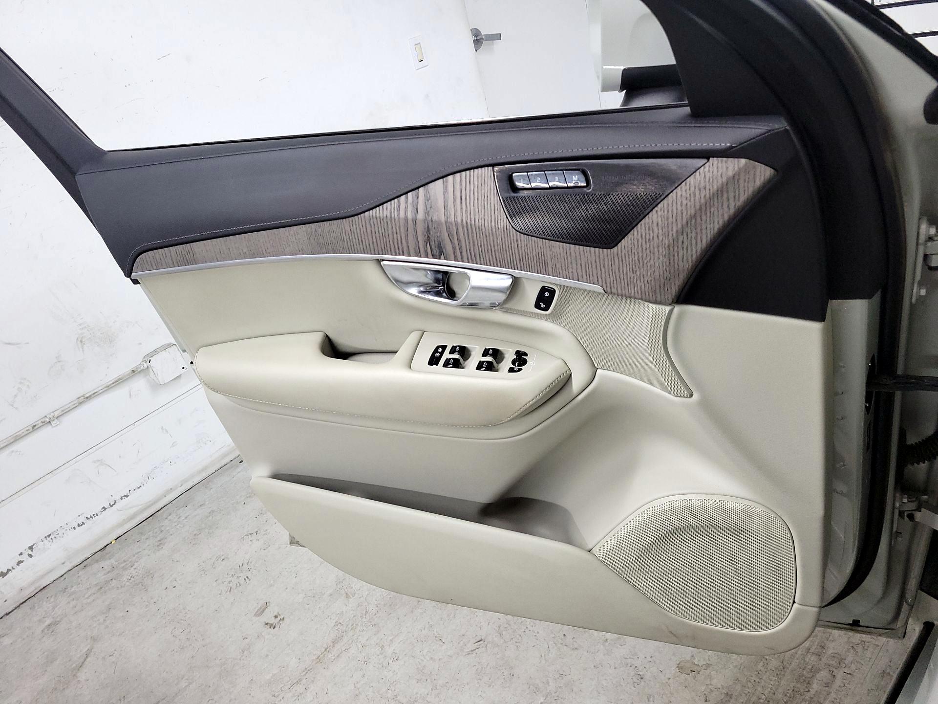 Thumbnail: 2022 Volvo XC90 - 12