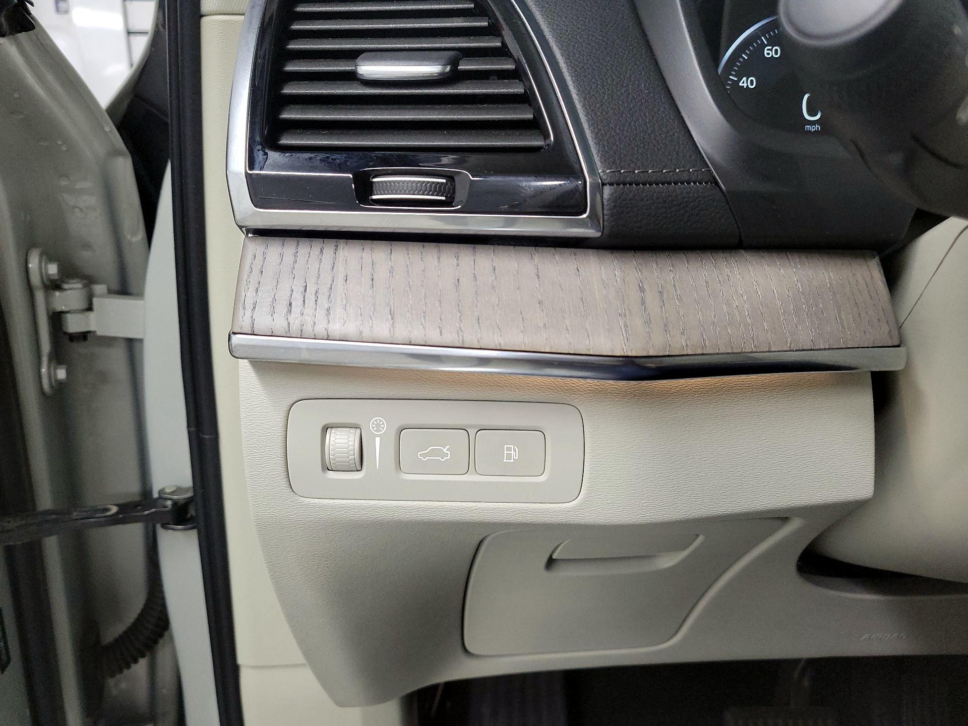 Thumbnail: 2022 Volvo XC90 - 13