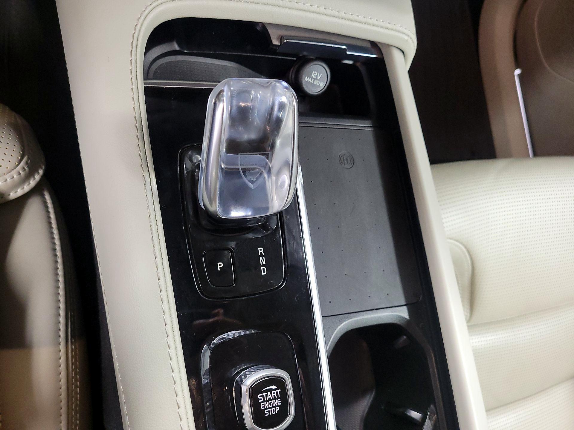 Thumbnail: 2022 Volvo XC90 - 18