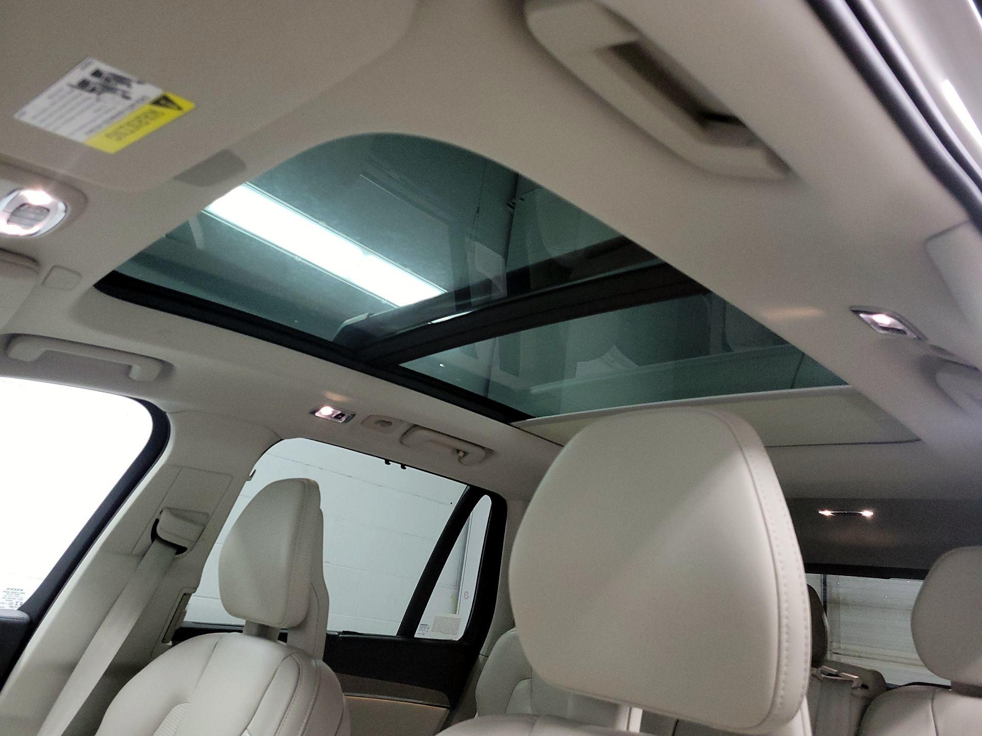 Thumbnail: 2022 Volvo XC90 - 20