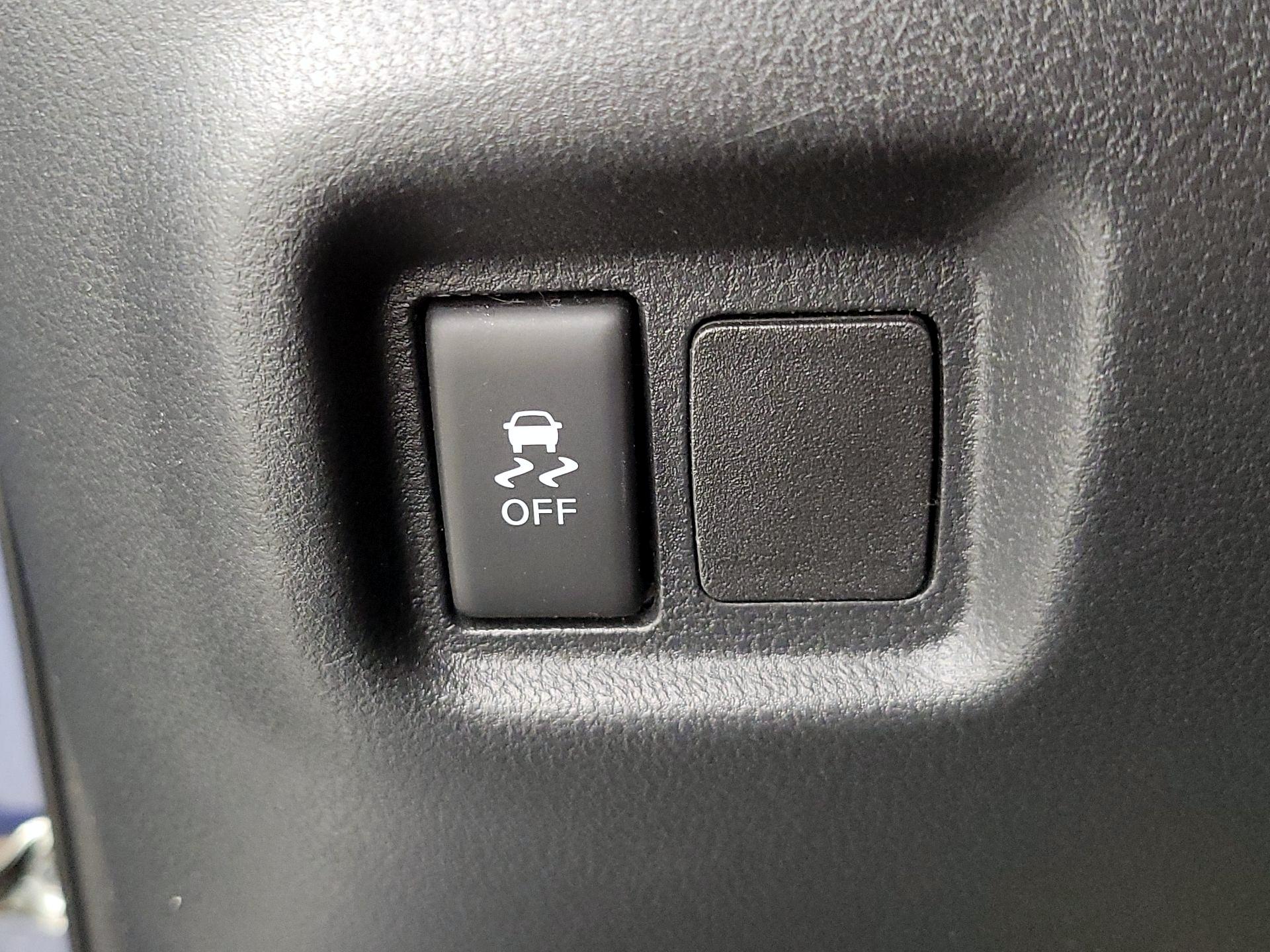 Thumbnail: 2018 Nissan Versa - 13