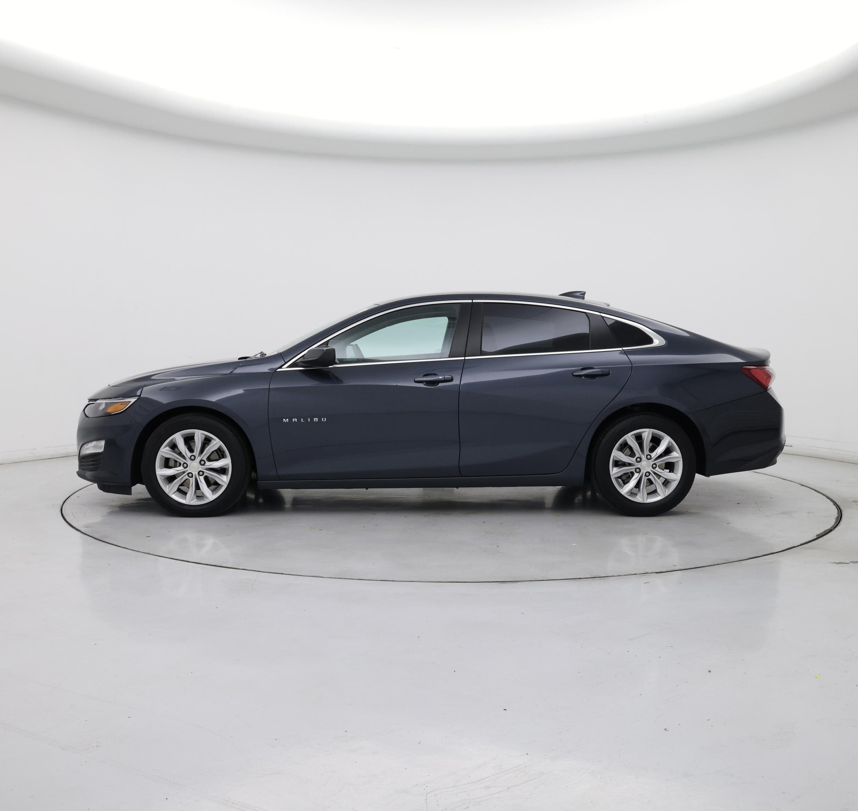 Thumbnail: 2020 Chevrolet Malibu - 3
