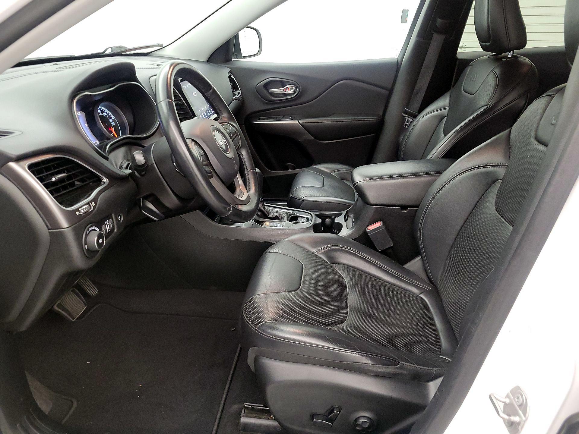 Thumbnail: 2019 Jeep Cherokee - 11