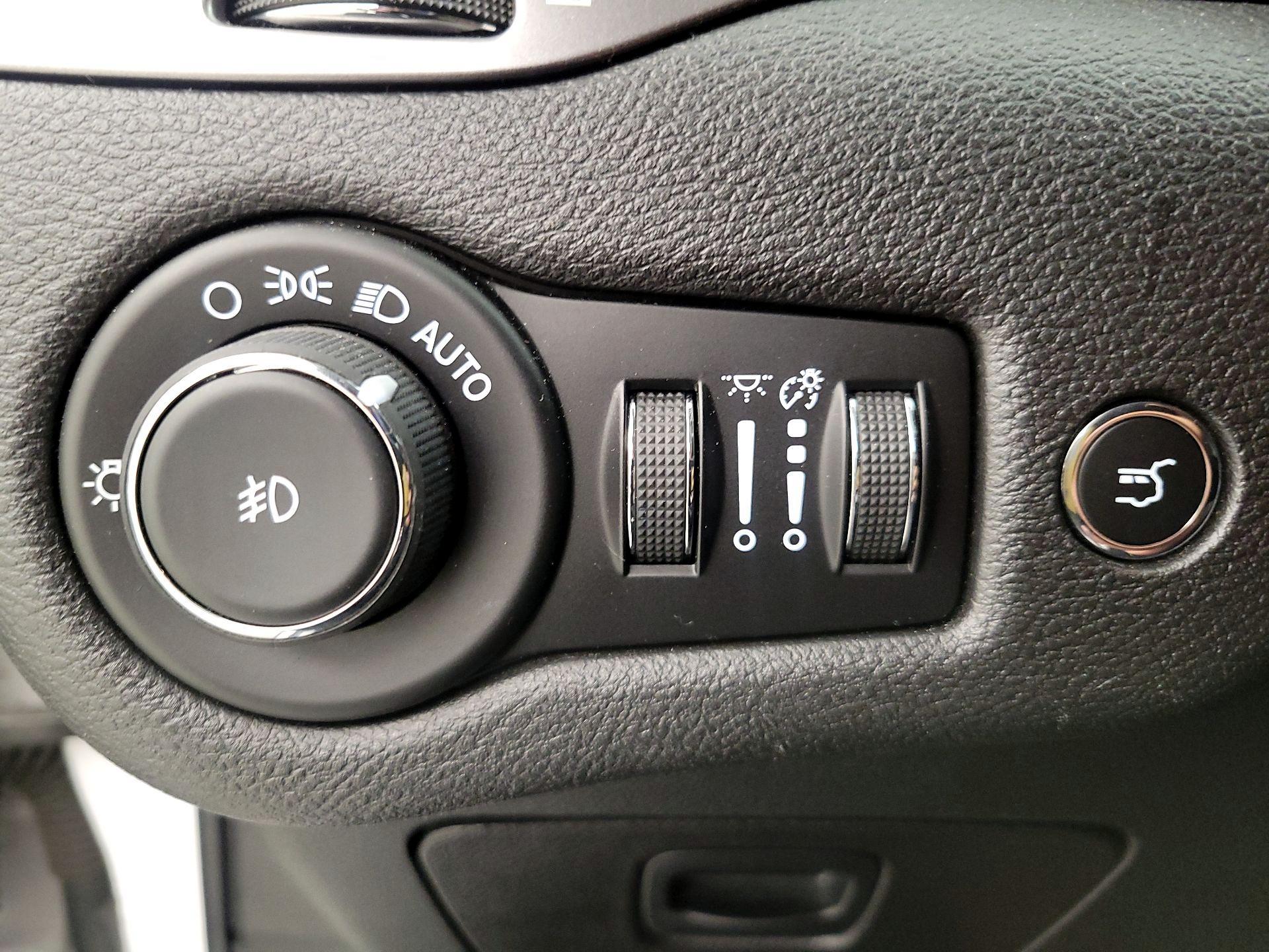 Thumbnail: 2019 Jeep Cherokee - 13