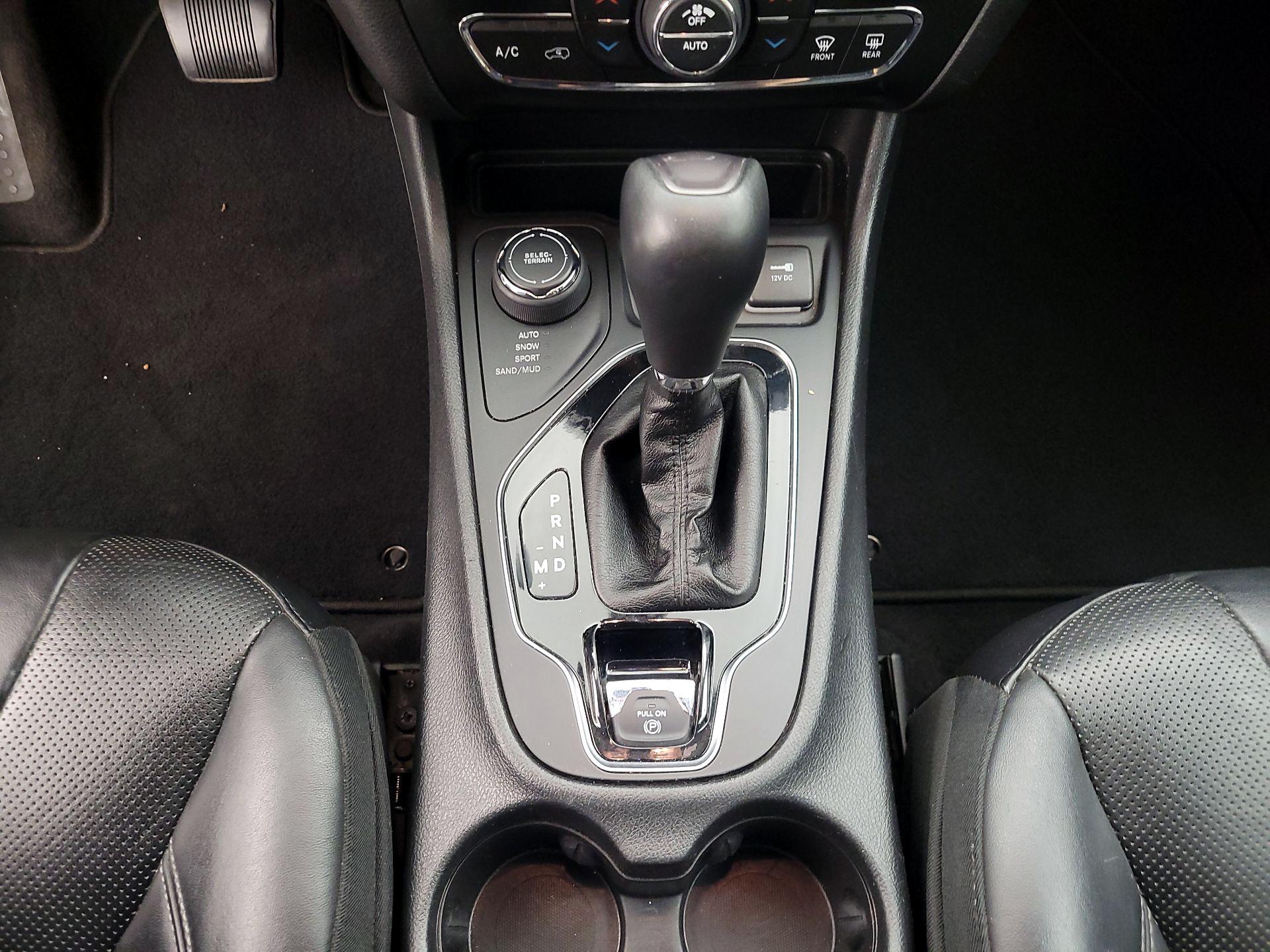 Thumbnail: 2019 Jeep Cherokee - 17