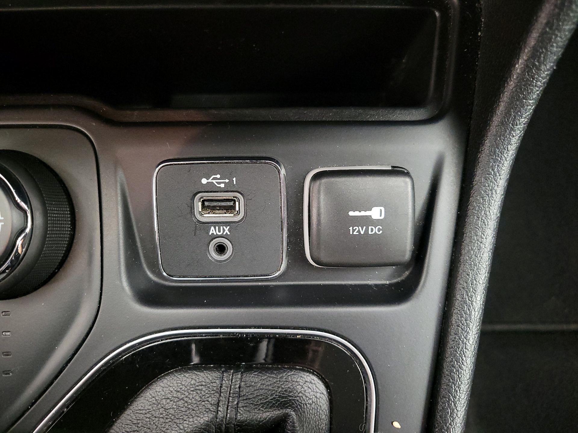 Thumbnail: 2019 Jeep Cherokee - 18