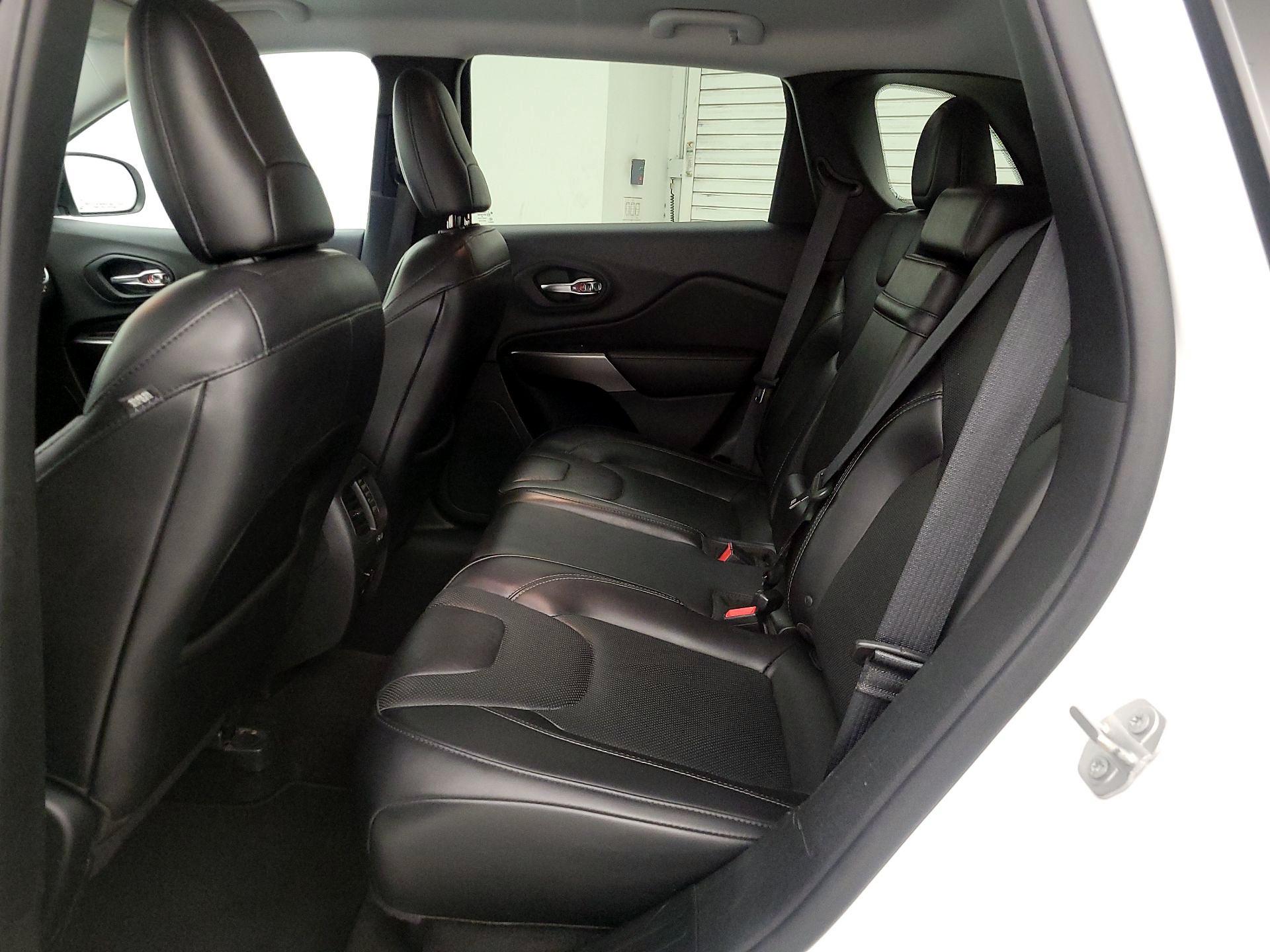 Thumbnail: 2019 Jeep Cherokee - 19