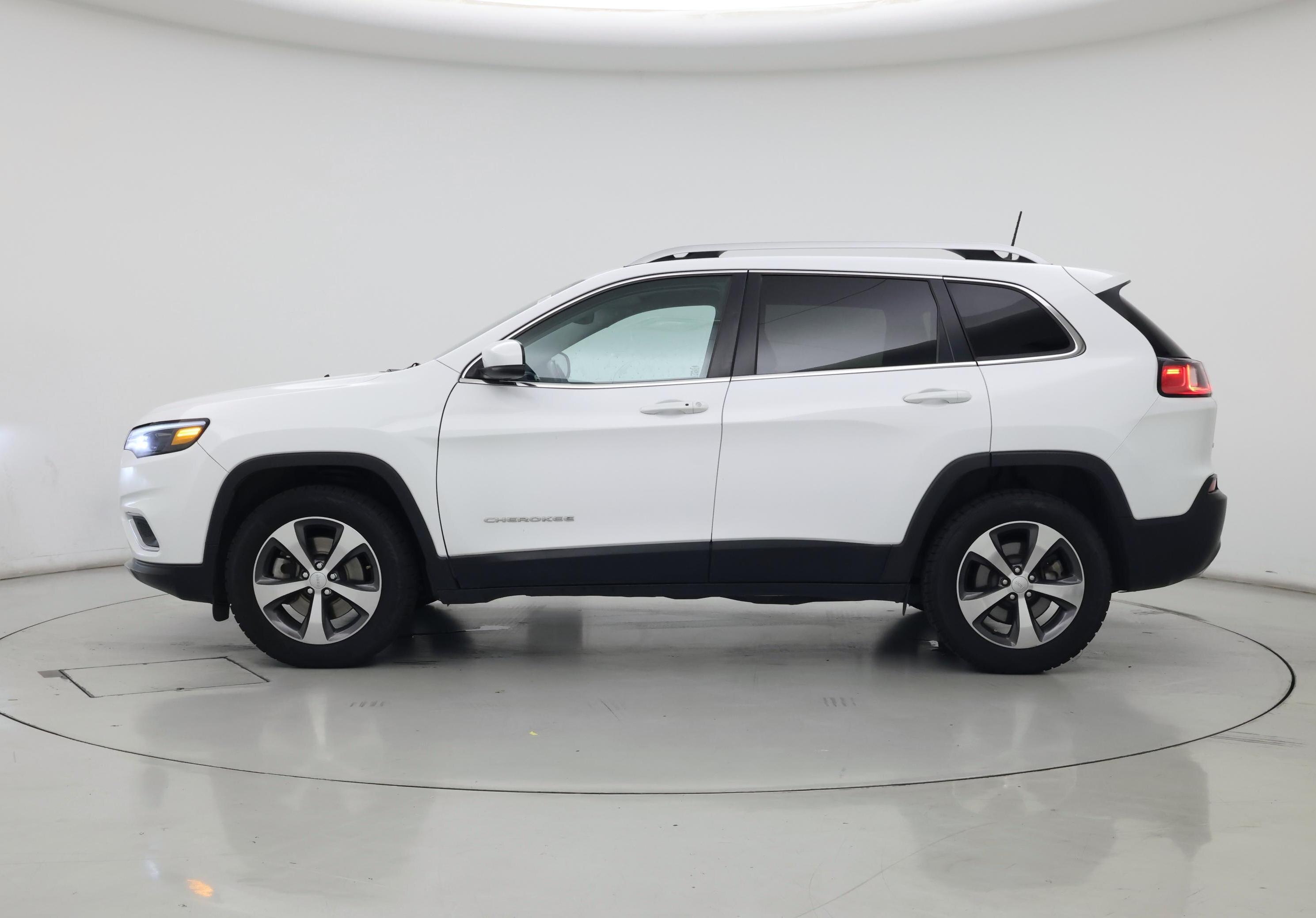 Thumbnail: 2019 Jeep Cherokee - 3