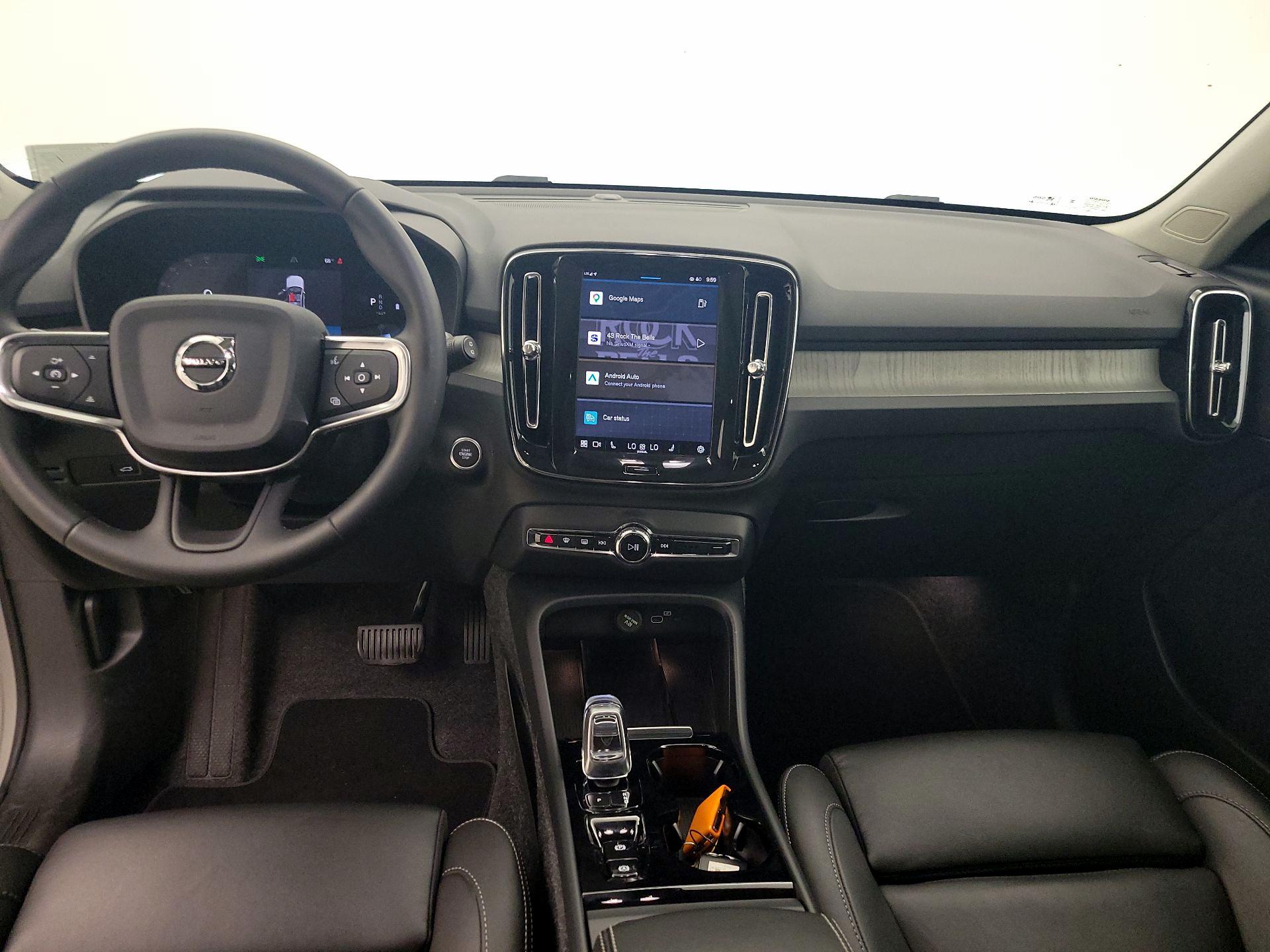 Thumbnail: 2025 Volvo XC40 - 9